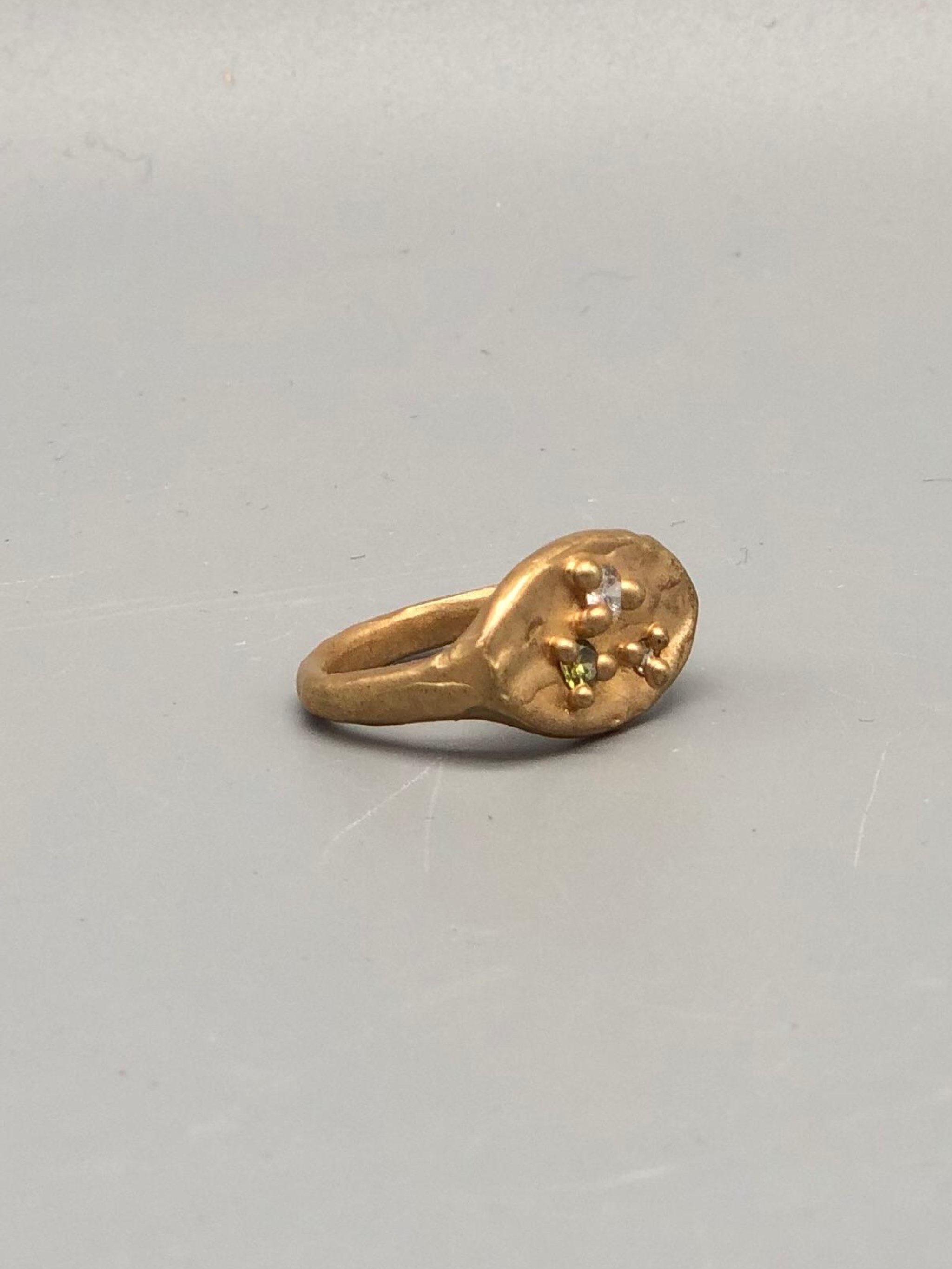 Anello Bronzo e Zirconi
Bronze and Zircon Ring

Floret Gioielli per Crepundia Gioielli Bologna
Floret Jewelry at Crepundia Gioielli Bologna