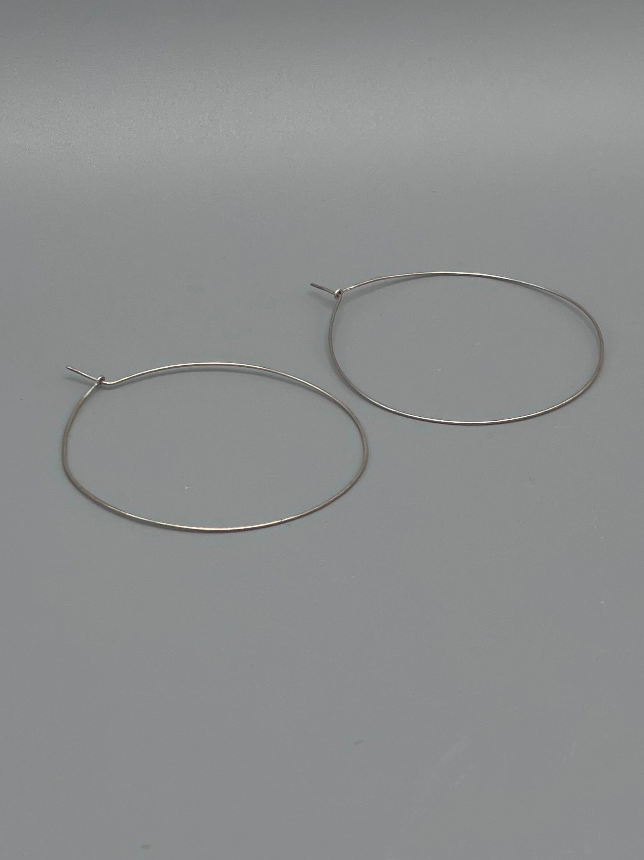 Minimal Hoops Crepundia in argento 925, design contemporaneo
