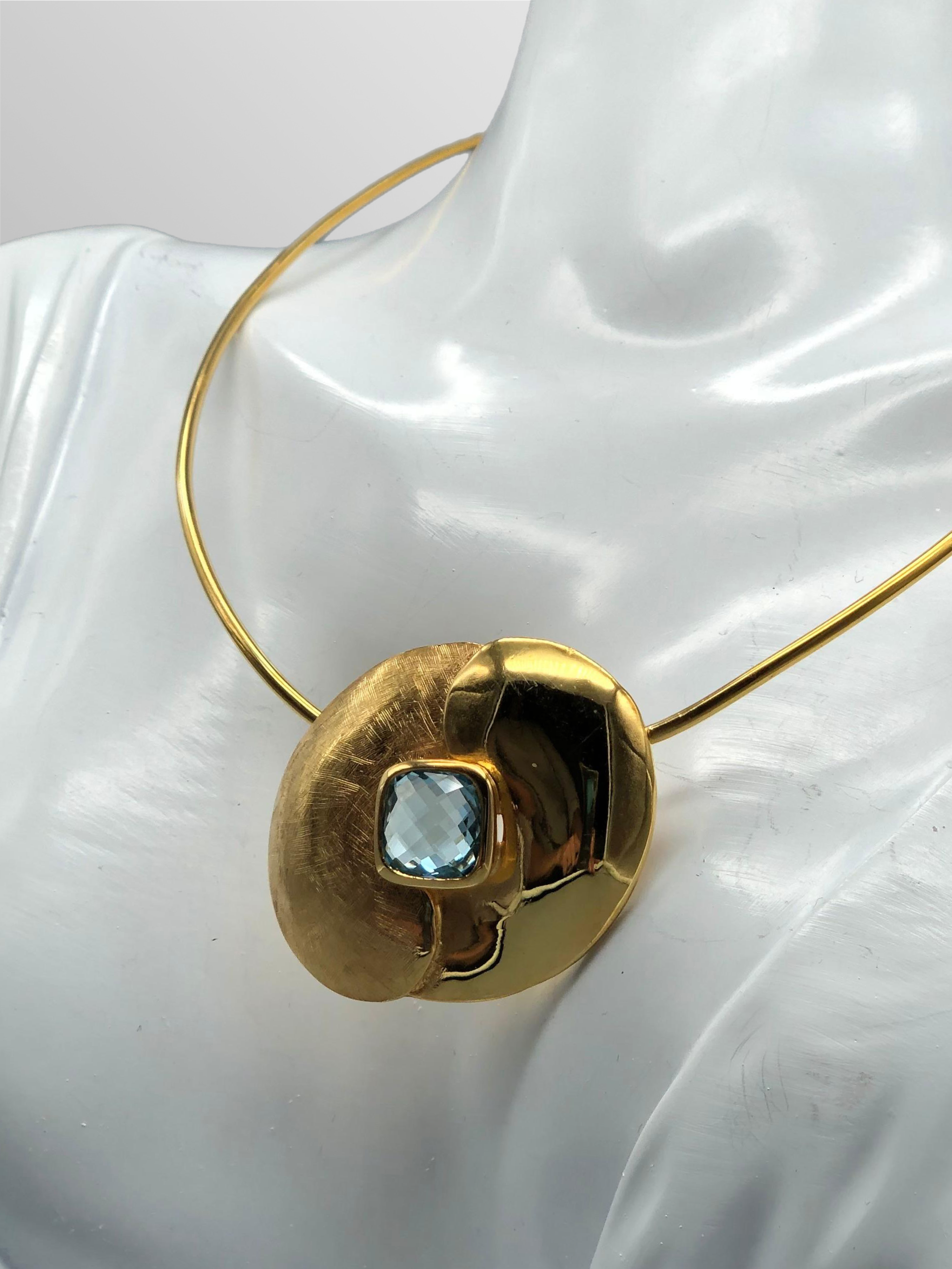 Incontri necklace in gilded sterling silver with blue topaz, HoAsen Jewelry, Crepundia Gioielli Bologna.