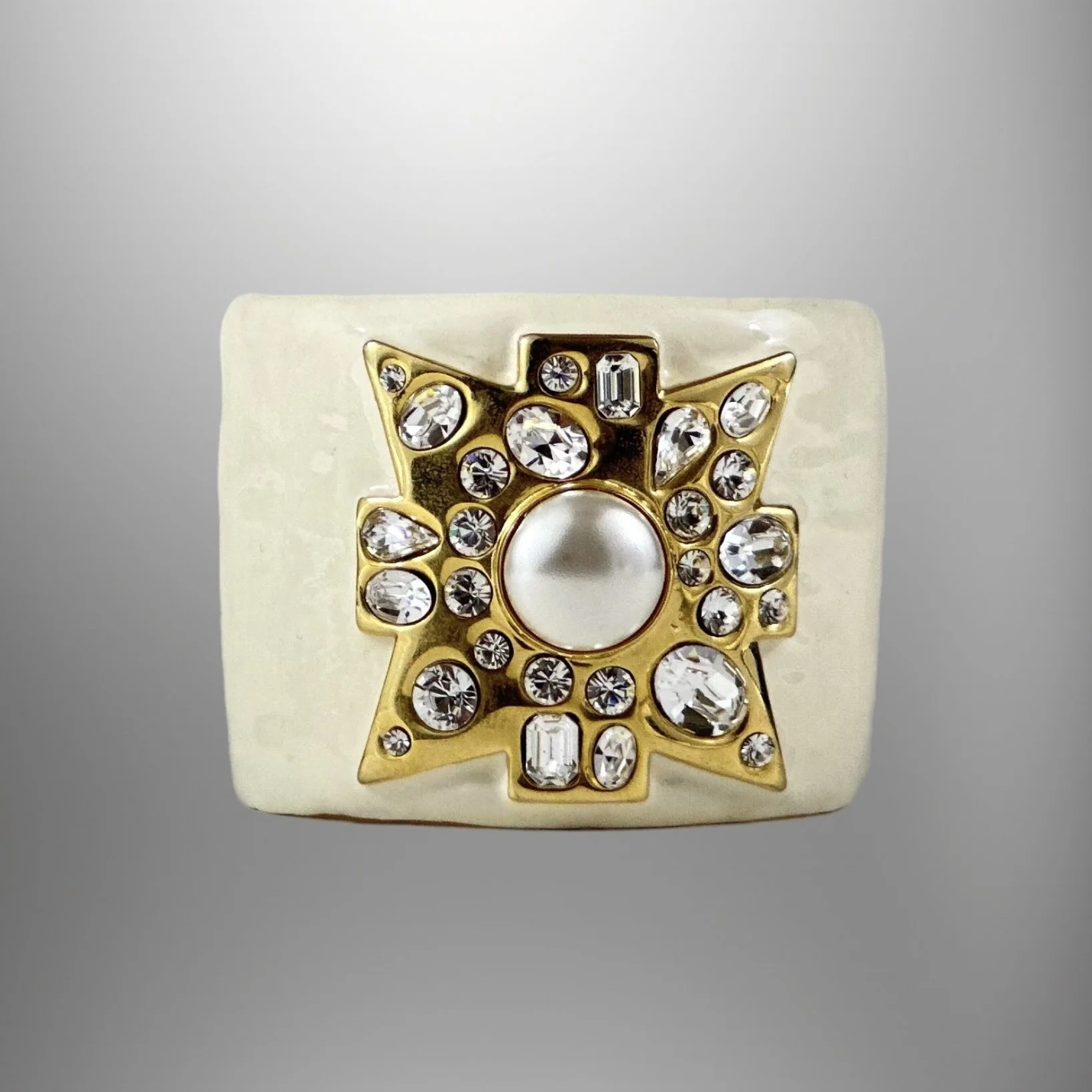 Crepundia Hub Creativo. Bracciale di Kenneth Jay Lane collezione .Bijouterie