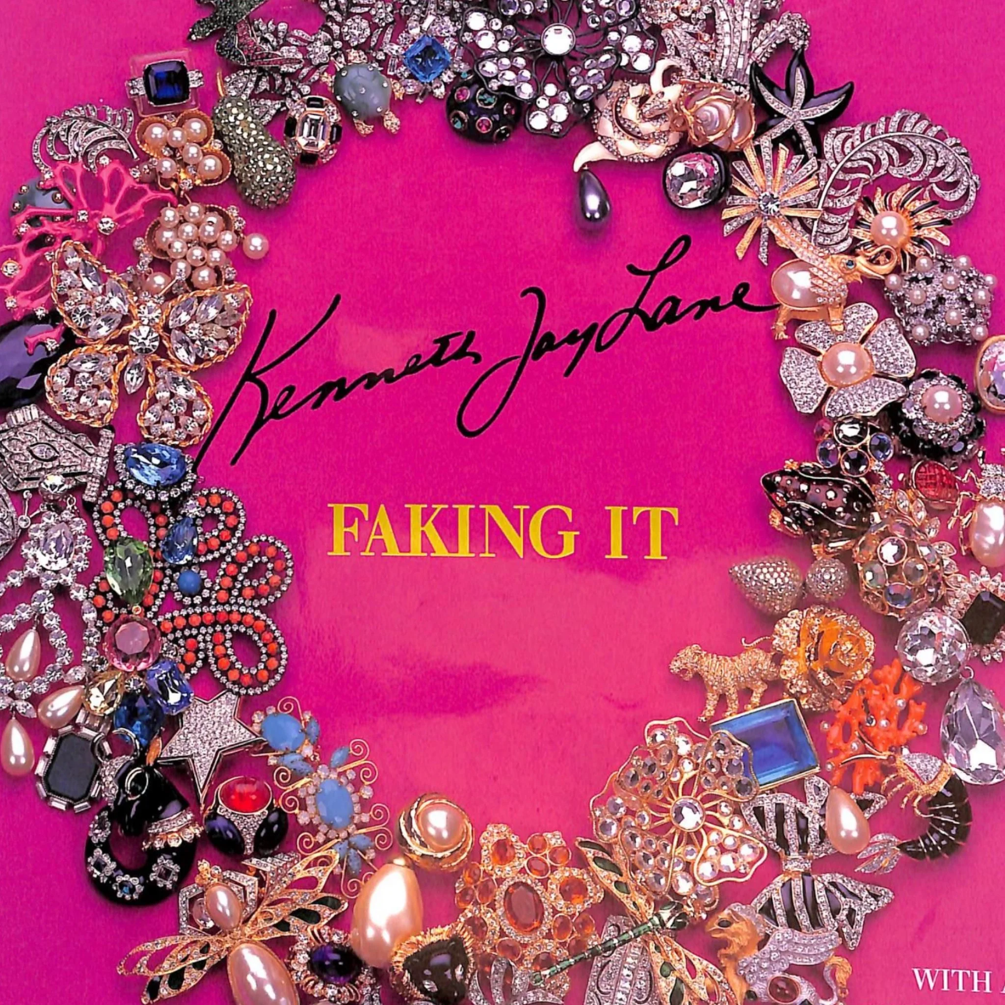 Faking It — Kenneth Jay Lane
Un riferimento fondamentale per comprendere il costume jewelry come linguaggio visivo.
Faking It — Kenneth Jay Lane
A key reference to understand costume jewelry as a visual language.