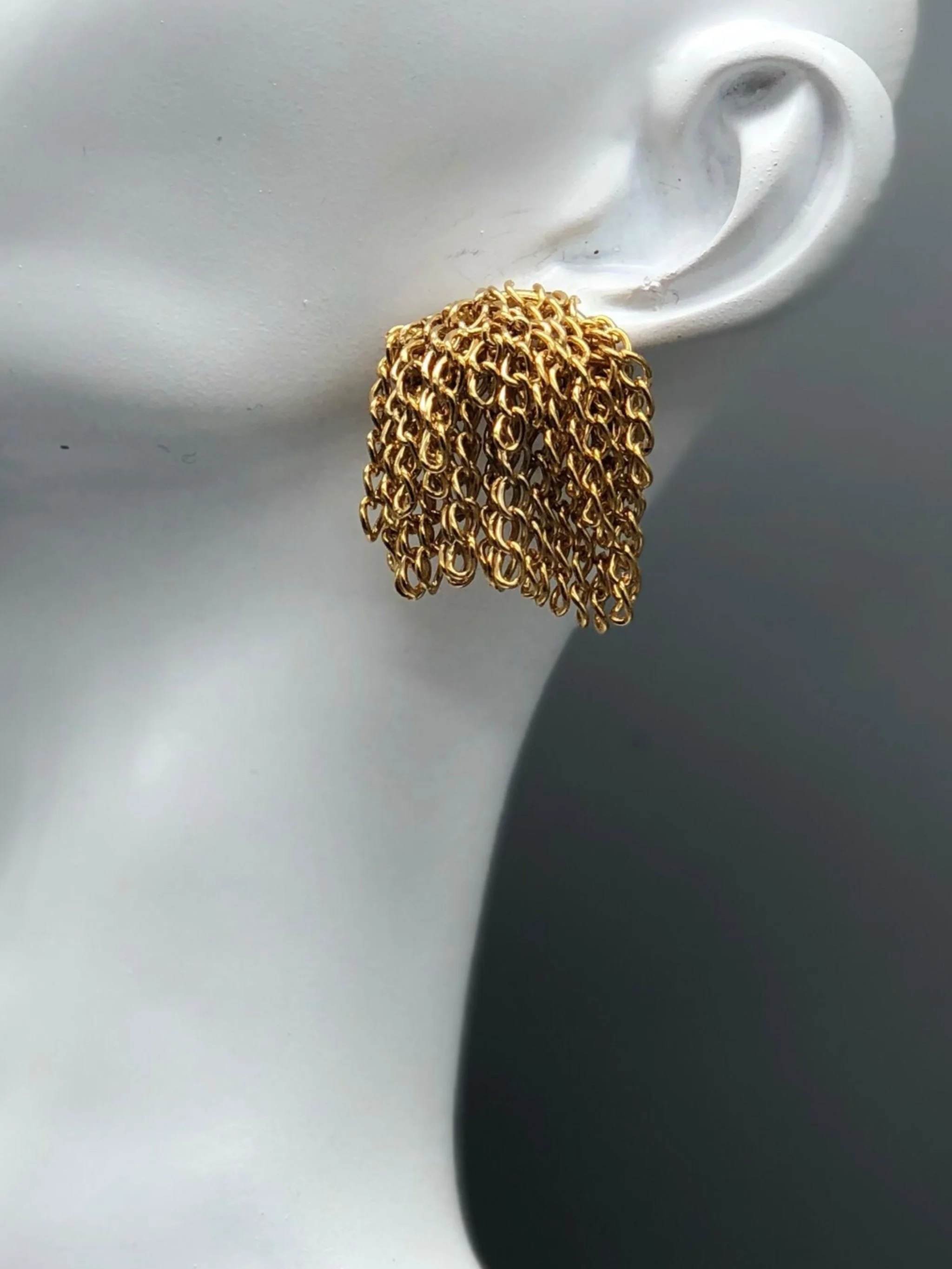 Penteados earrings by Cacu Lab for Crepundia Gioielli Bologna, cascading chain design in gold-plated brass with 18k yellow gold finish.