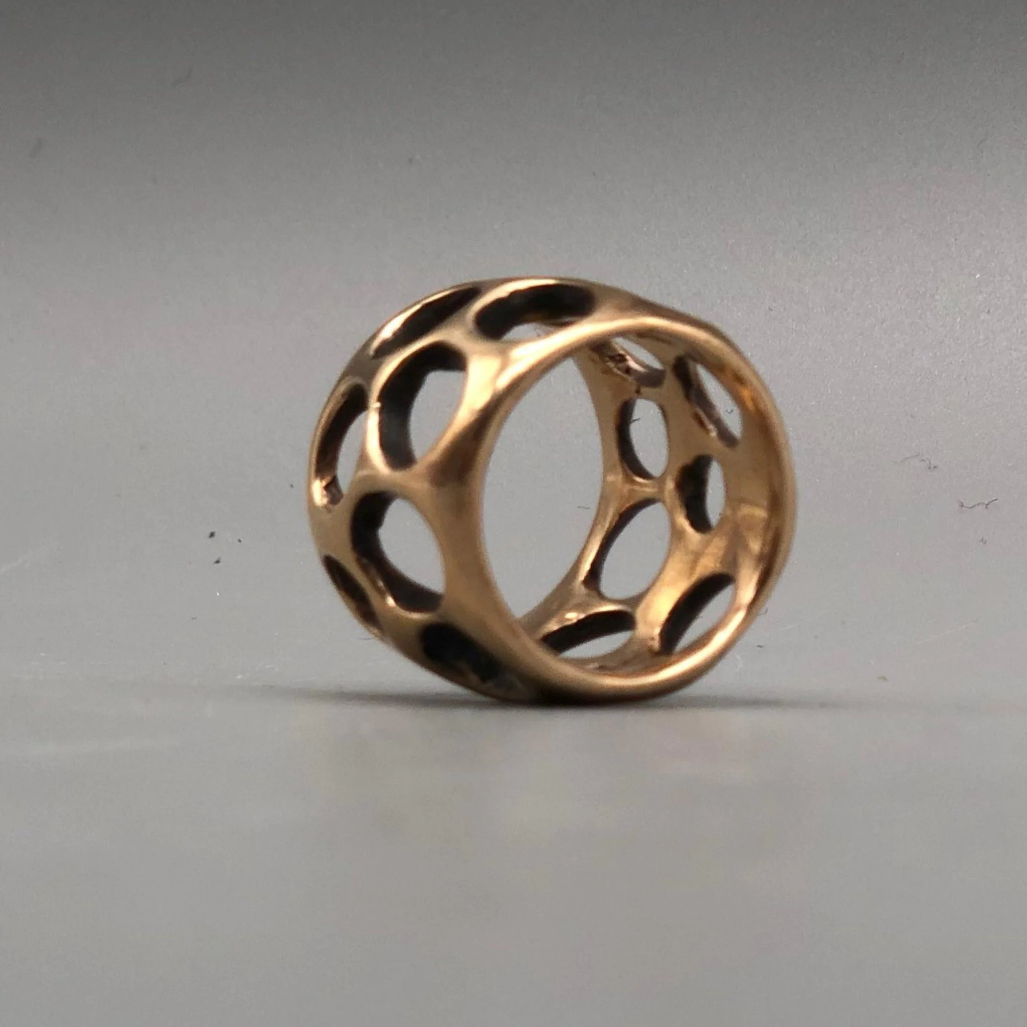 Brass ring by Padma — Crepundia Gioielli Bologna Anello in ottone e rubino di Padma — Crepundia Gioielli Bologna