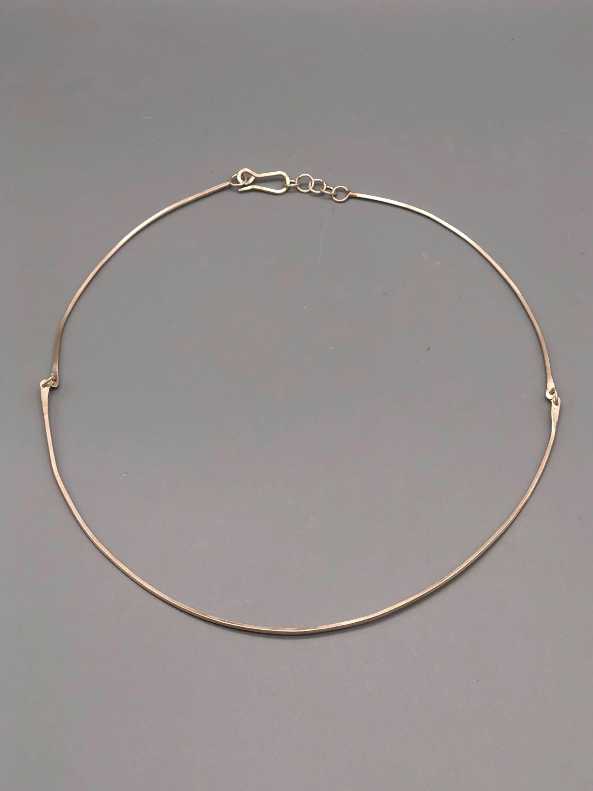 Collana Linea .Essentia in argento 925, girocollo rigido artigianale Crepundia