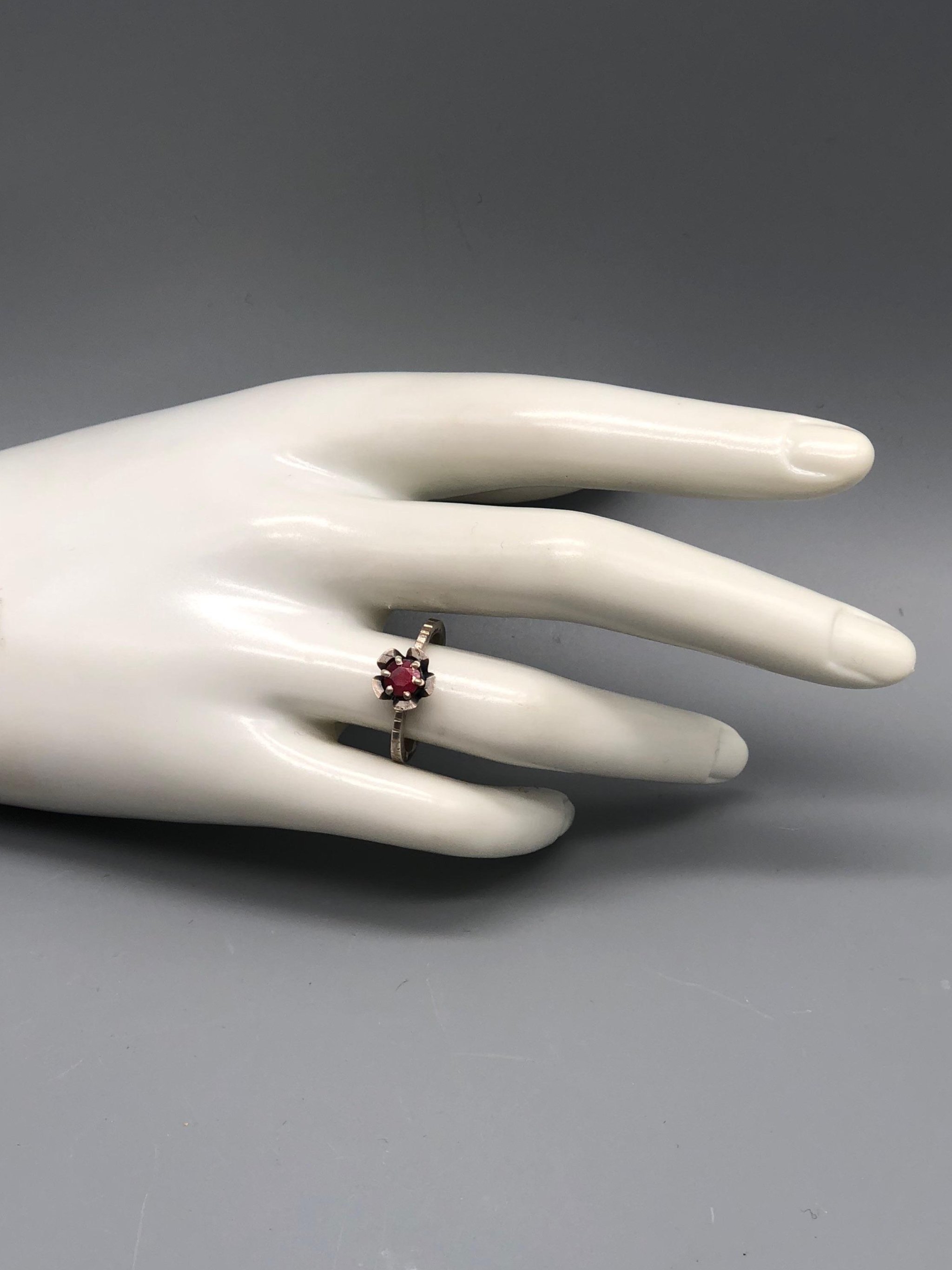 Contemporah Margarita rings in sterling silver with green quartz, ruby paste, onyx, moonstone and chalcedony — Crepundia Gioielli Bologna