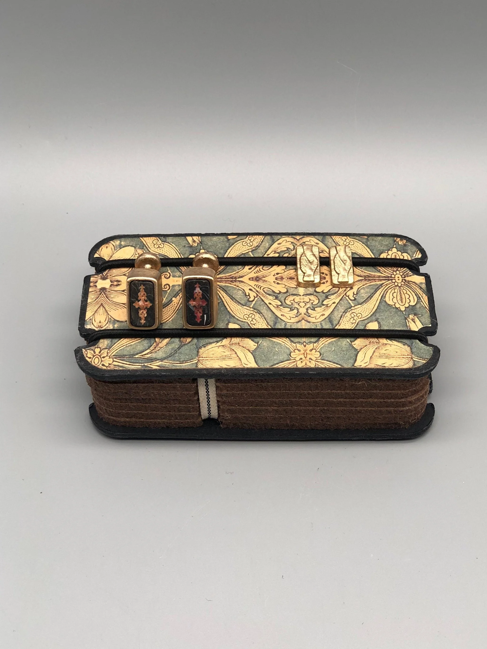 CōDICEDS cufflinks in bronze with polymer clay and Omonoia element, Crepundia Gioielli Bologna