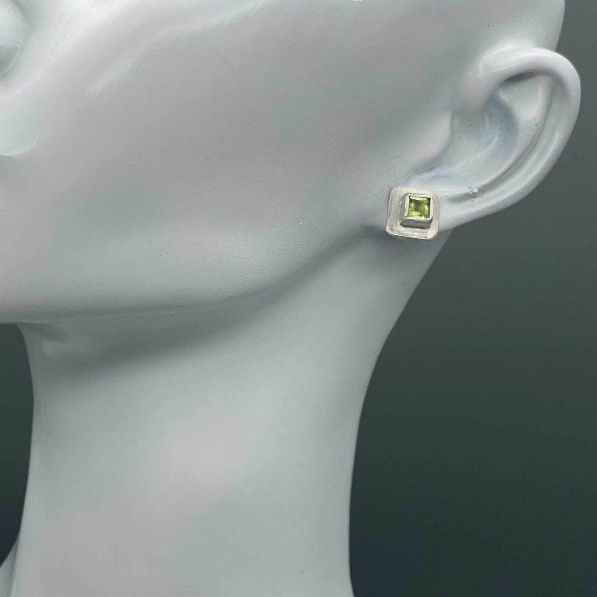 Per informazioni e ordini → WhatsApp