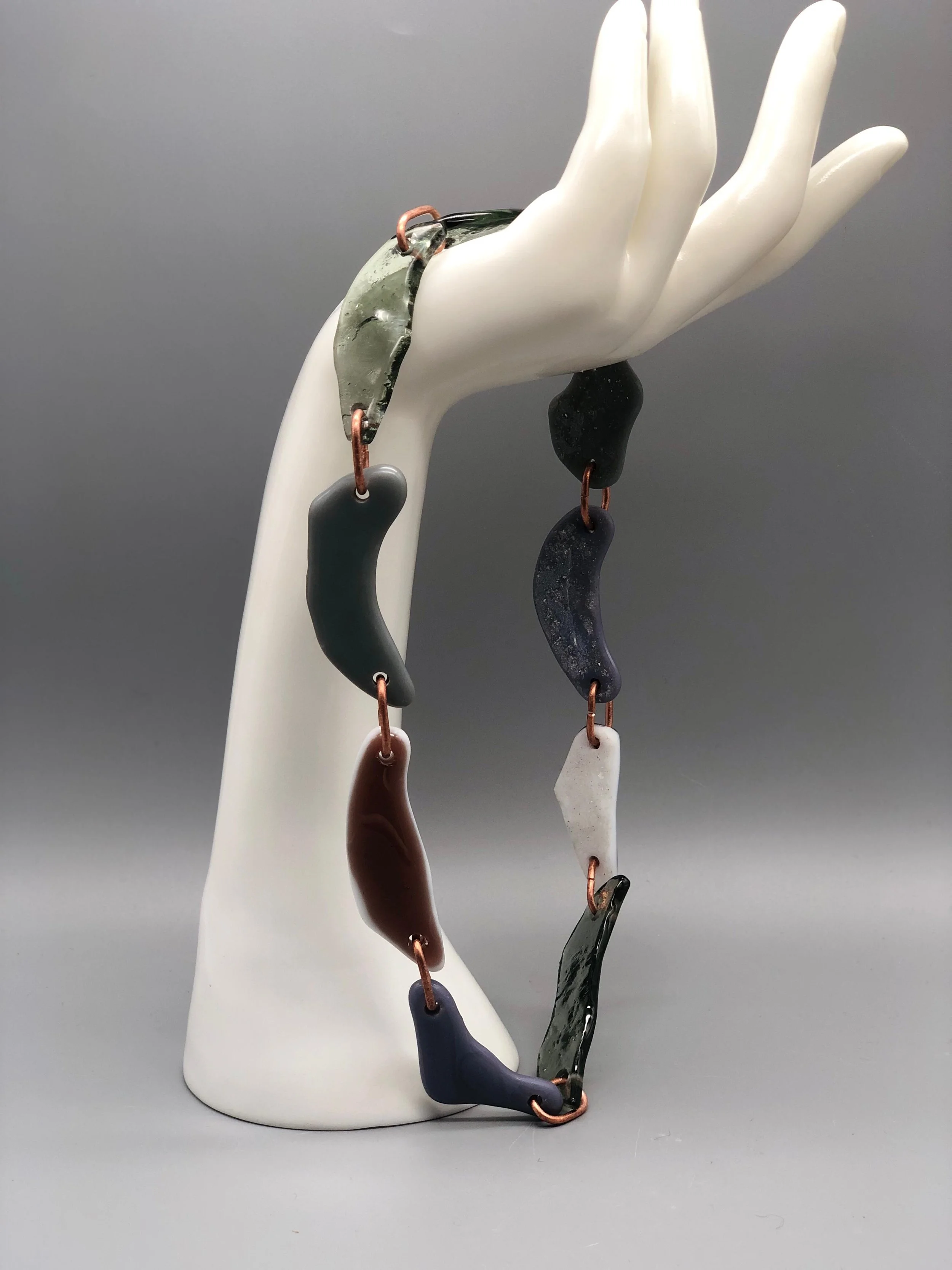Manumara Murano glass and copper necklace for Crepundia Gioielli Bologna. / Collana Manumara in vetro Murano e rame per Crepundia Gioielli Bologna.