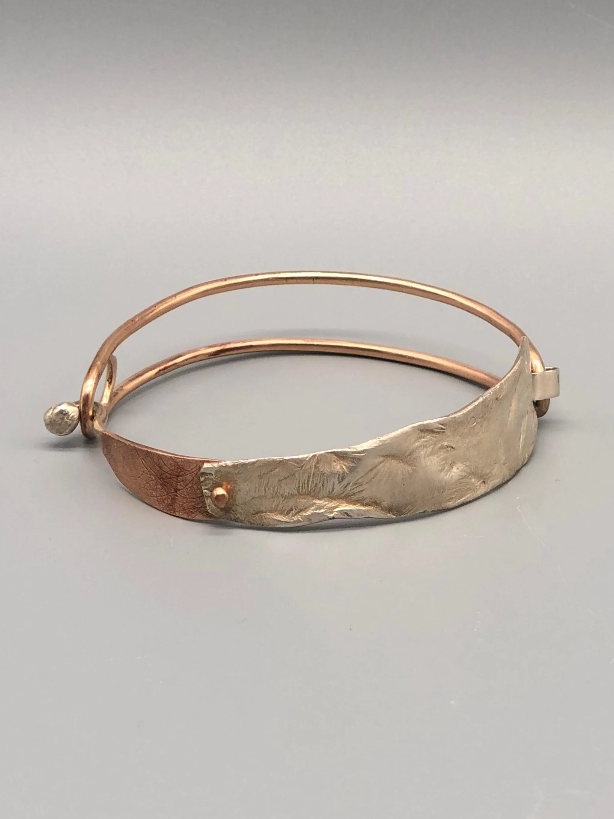 Relief bracelet in silver and bronze by Padma with textured sculptural surface — Crepundia Gioielli — Crepundia Bologna contemporary jewelry