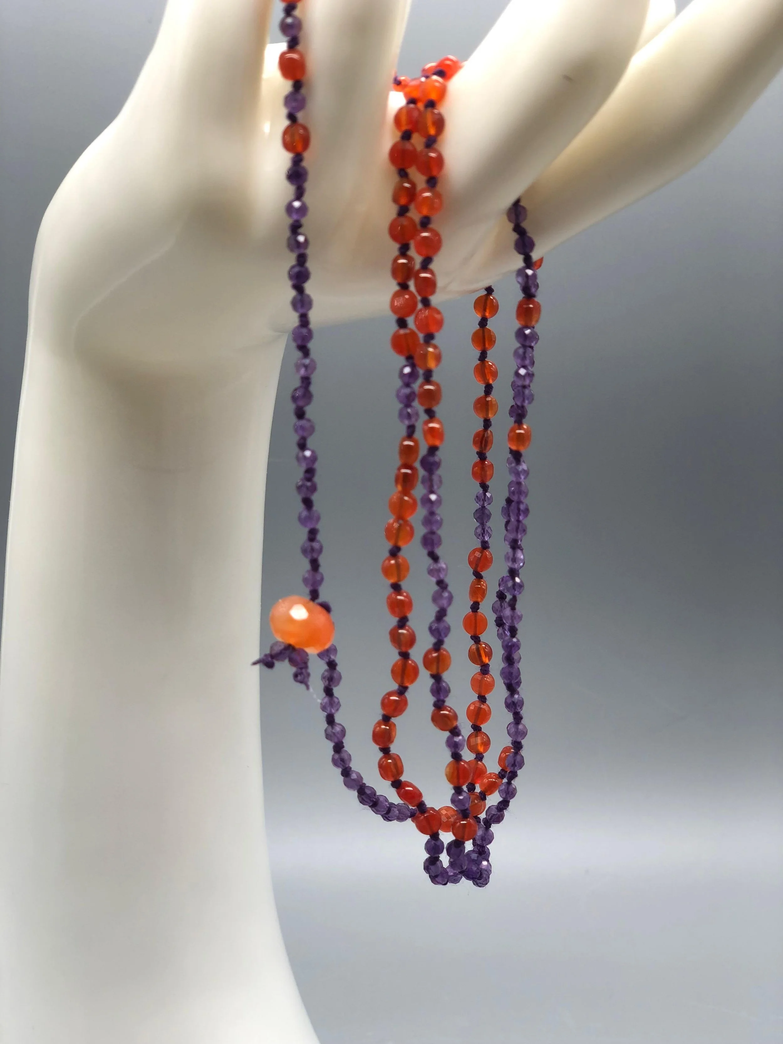 Chromatic amethyst and carnelian necklace with violet thread by Crepundia