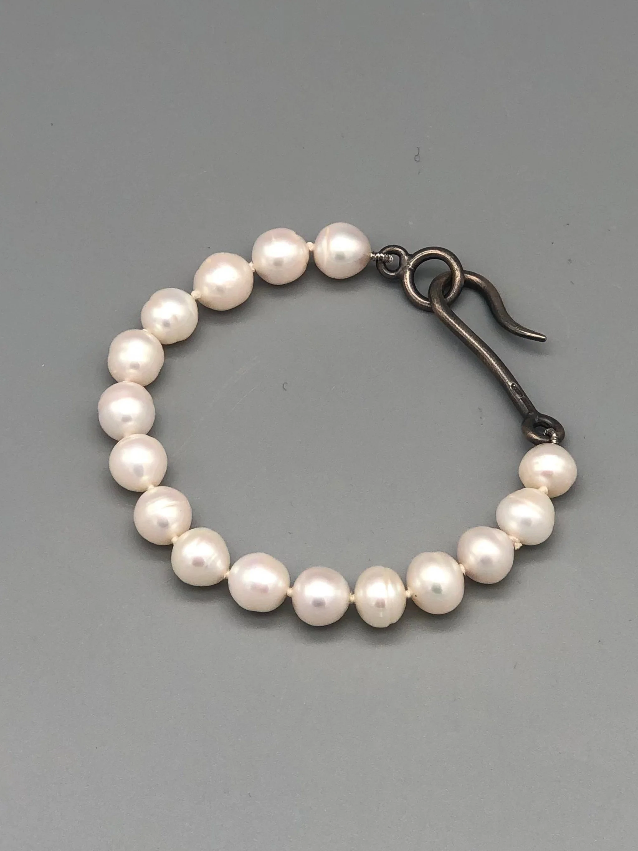 white pearl bracelet with burnished silver clasp Crepundia Gioielli — Crepundia Bologna