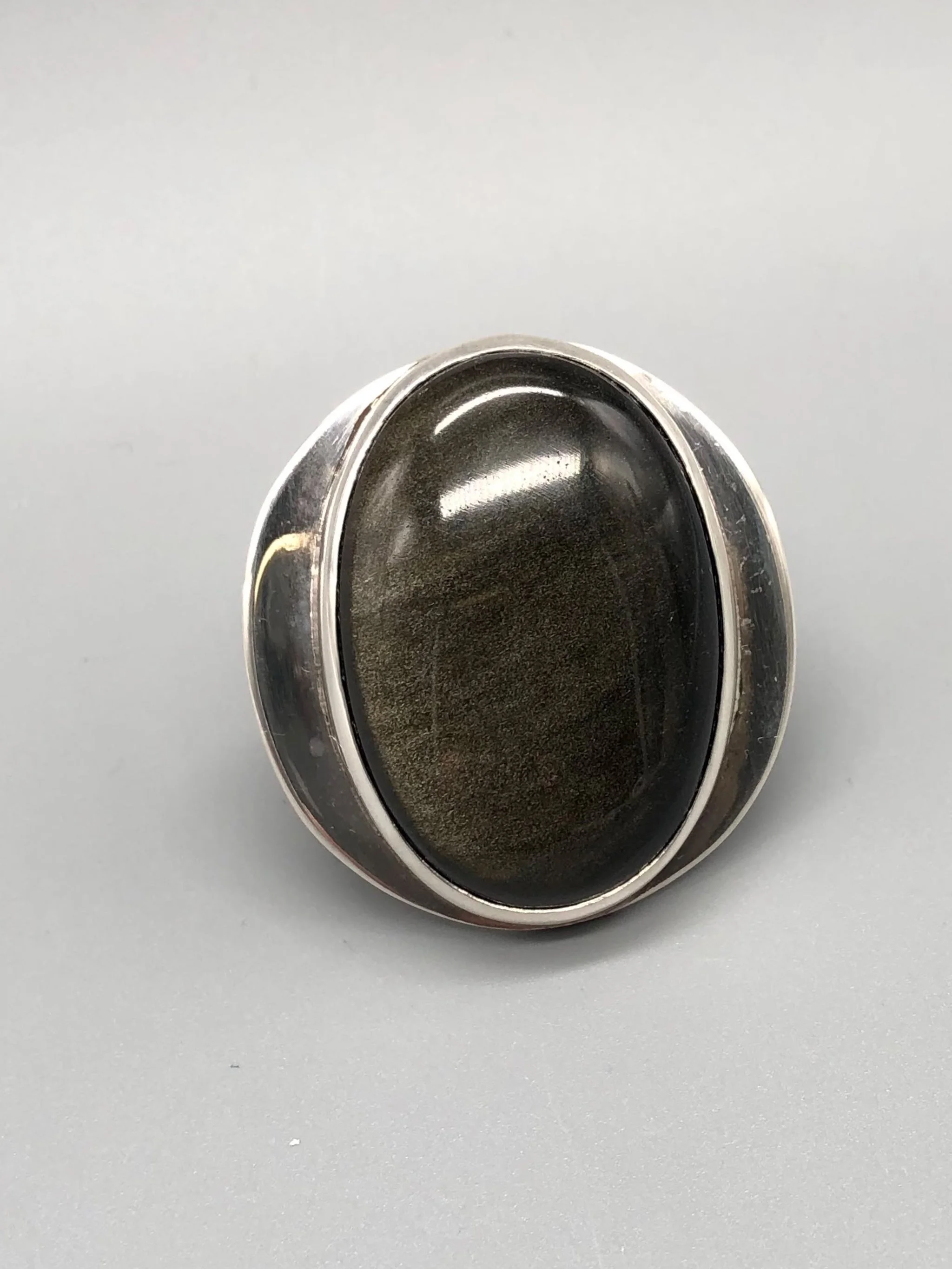 Ariadna Segafredo, Anello Ossidiana, presso Crepundia Gioielli