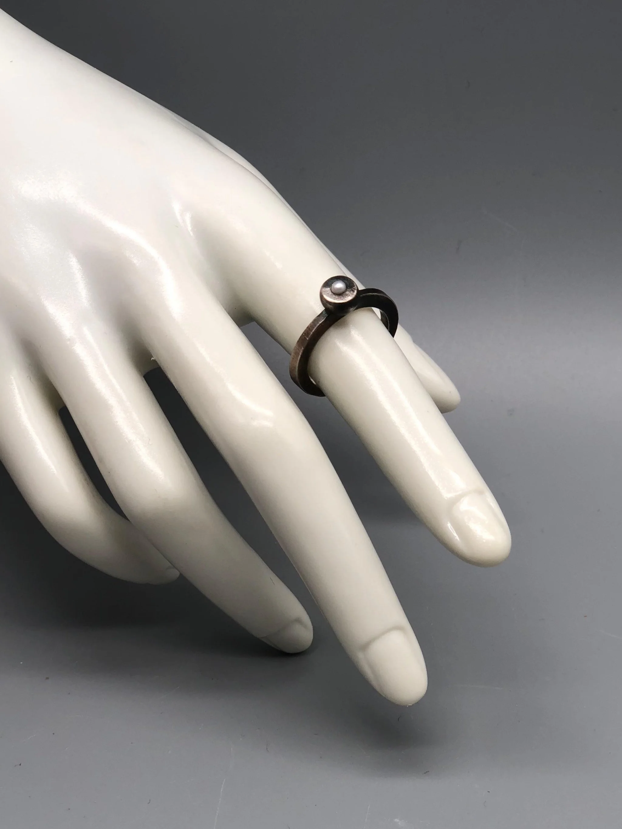 Contemporah Bulls rings in oxidized sterling silver with Japanese pearl — Crepundia Gioielli Bologna