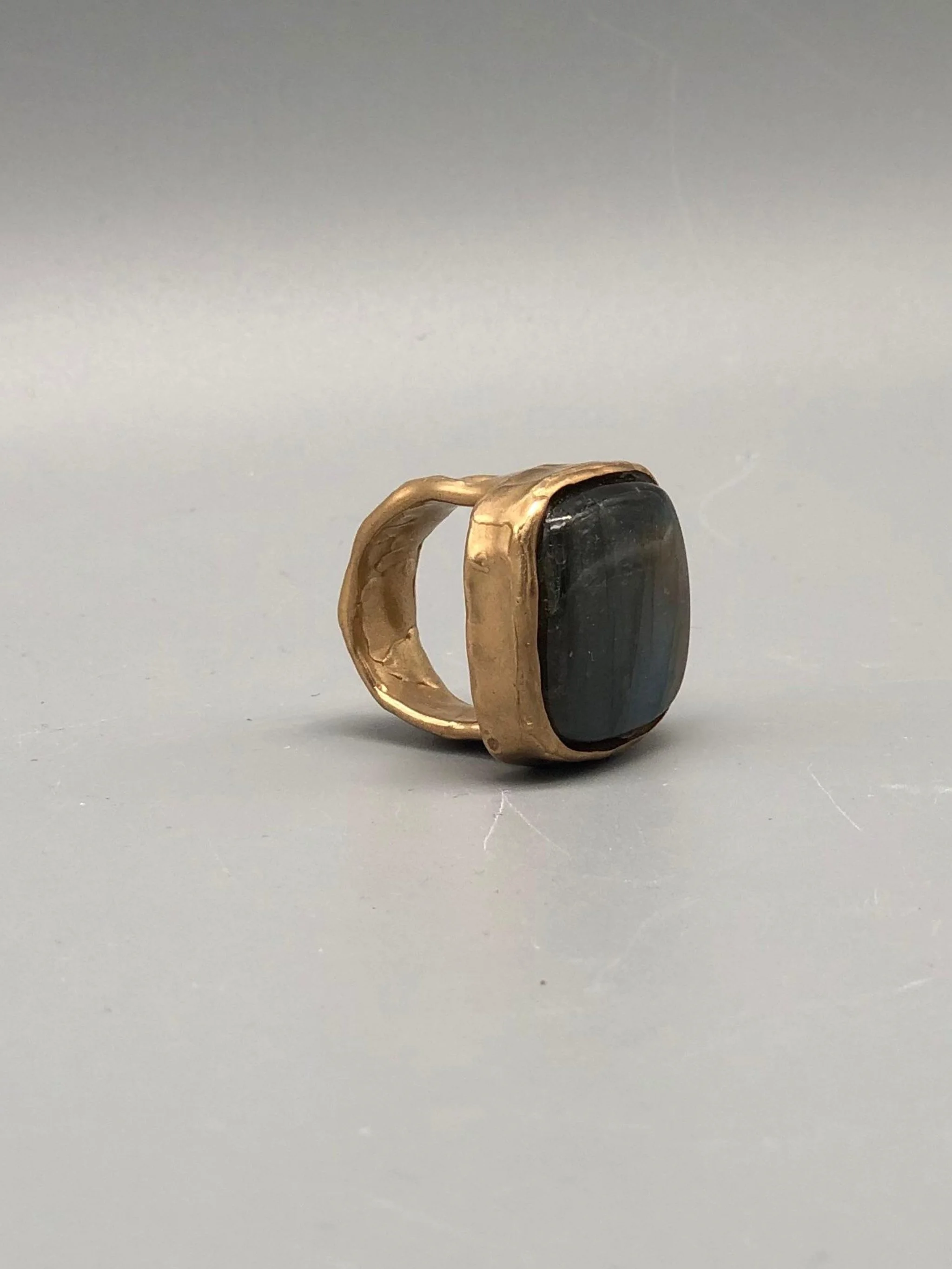 Anello Labradorite
Labradorite Ring

Floret Gioielli per Crepundia Gioielli Bologna
Floret Jewelry at Crepundia Gioielli Bologna