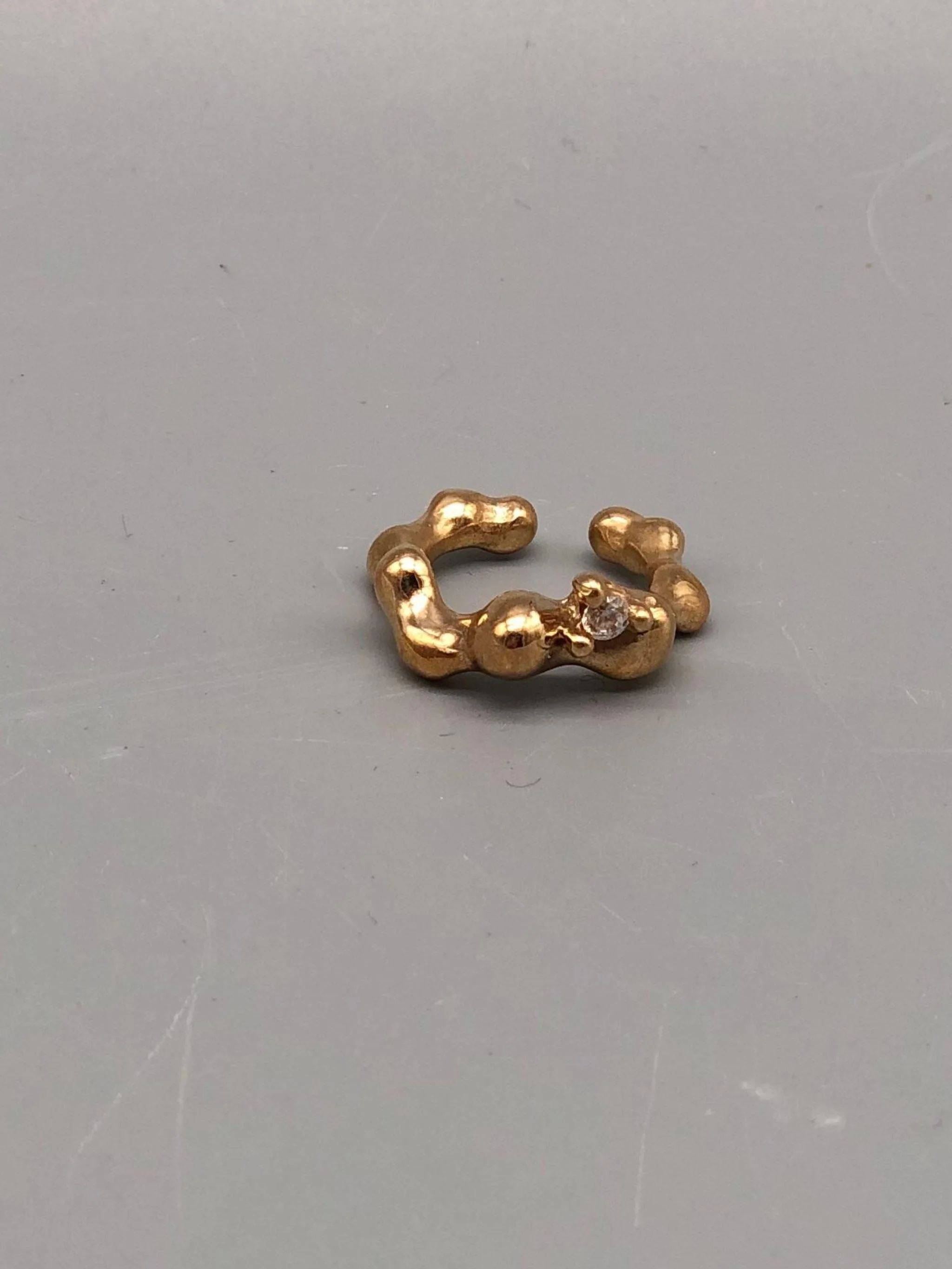 Earcuff artigianali in bronzo e argento di Floret Gioielli.