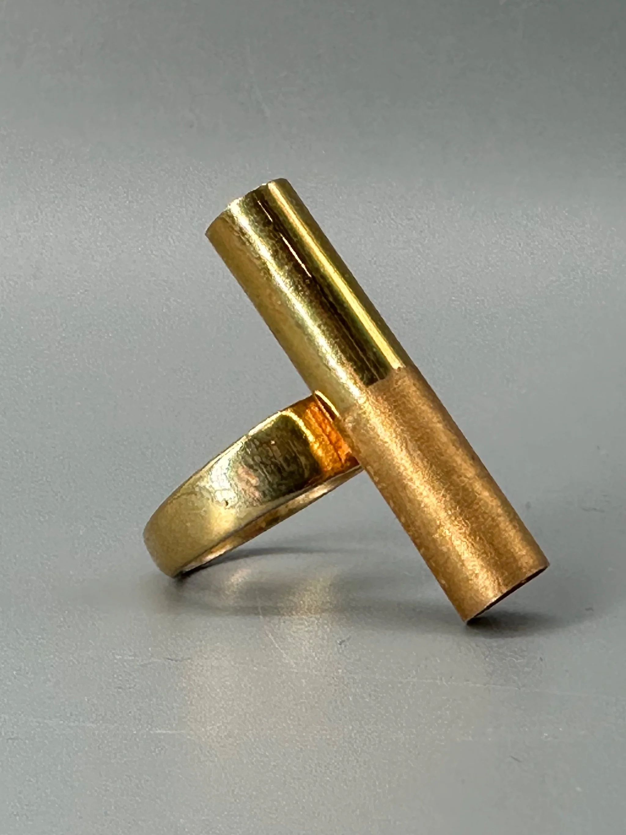 HoAsen Jewelry The Dual Sparkling Tube Ring in gilded sterling silver with partially satin finish — Crepundia Gioielli Bologna