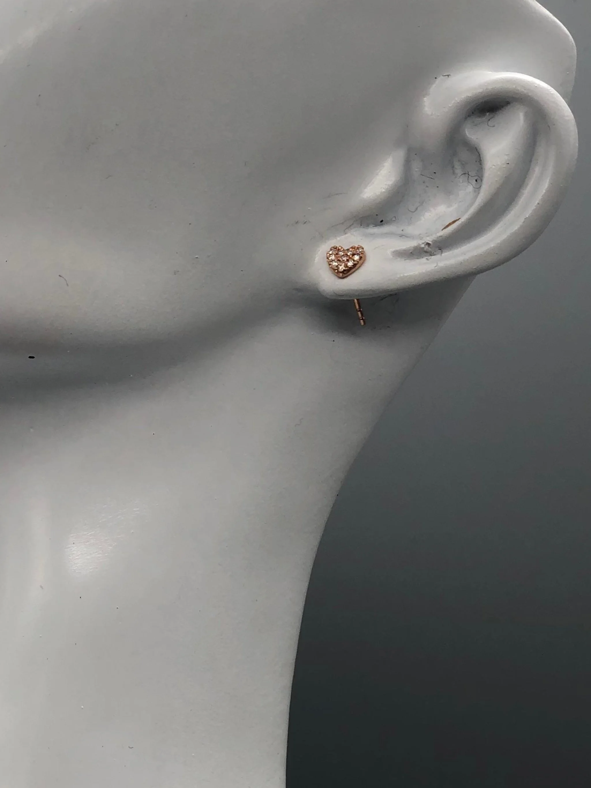 Crepundia Tiny Hearts earrings in rose gold with diamond pavé, small hearts with an essential shape.