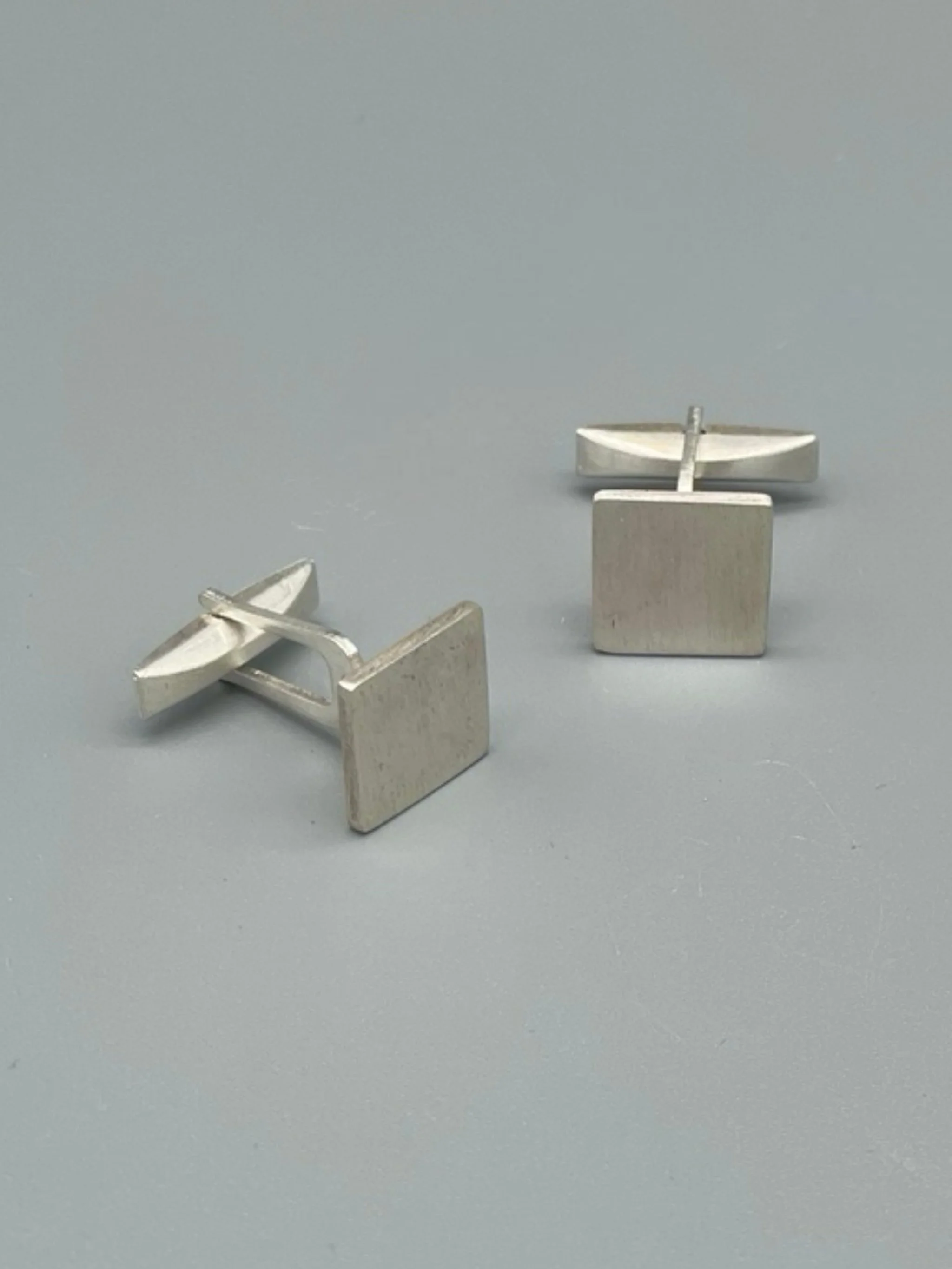 Gemelli Square Crepundia in argento 925 opaco, design essenziale contemporaneo