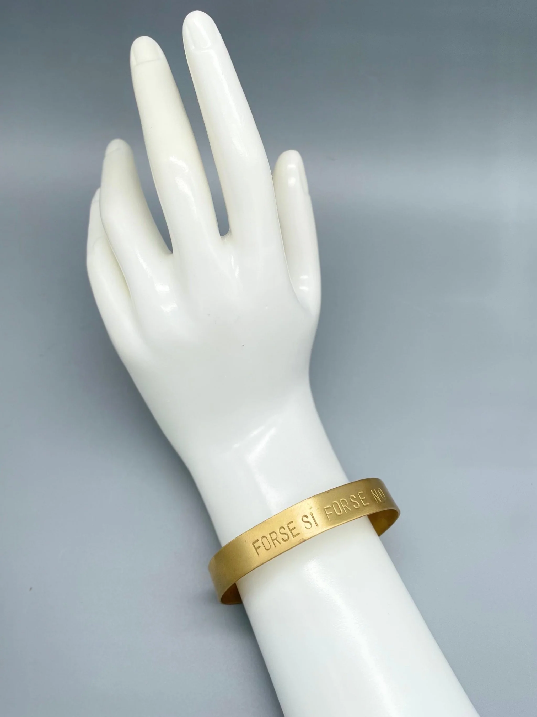 Not Sure Today Crepundia in ottone, design contemporaneo