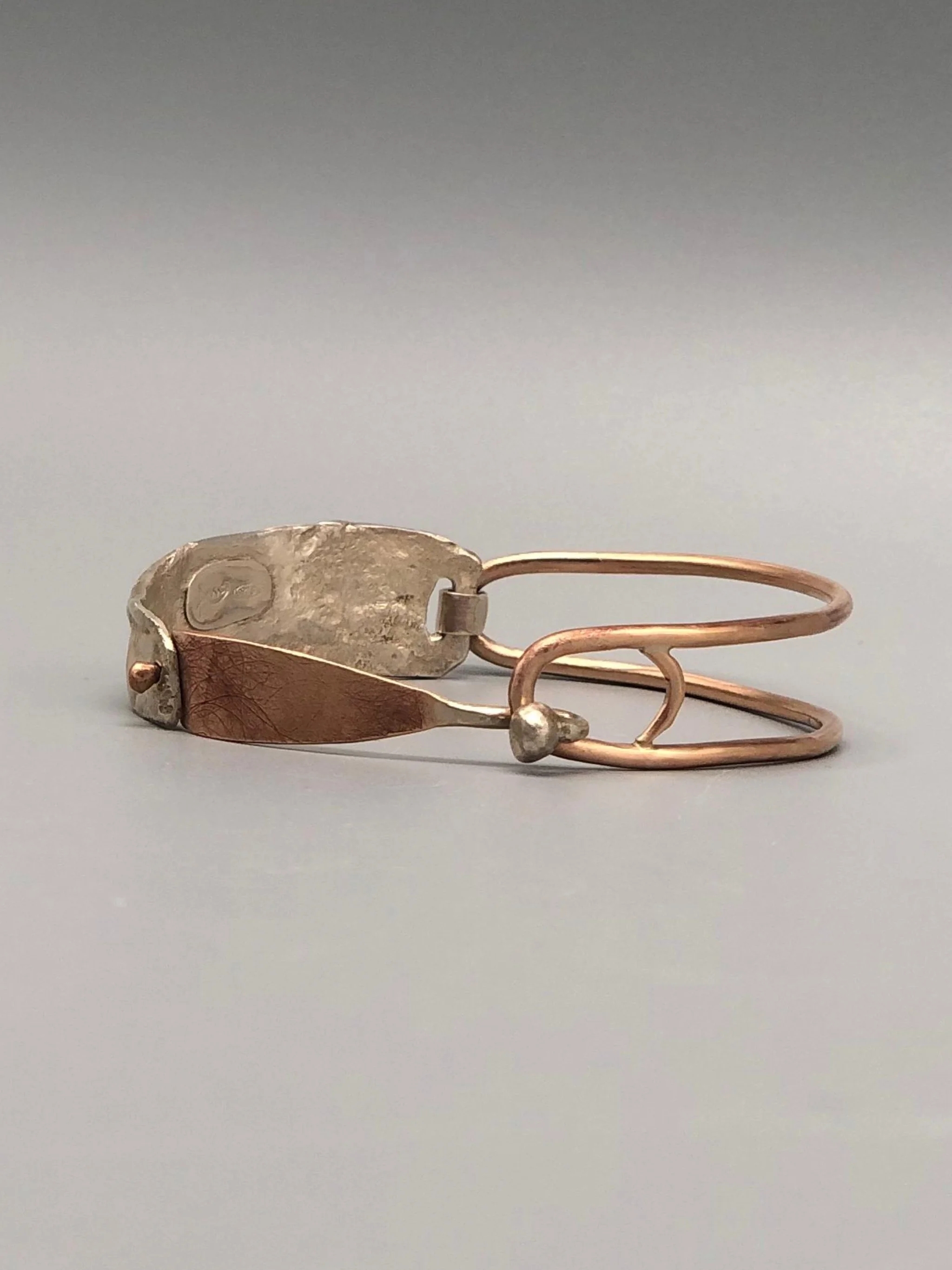 Relief bracelet in silver and bronze by Padma with textured sculptural surface — Crepundia Gioielli — Crepundia Bologna contemporary jewelry