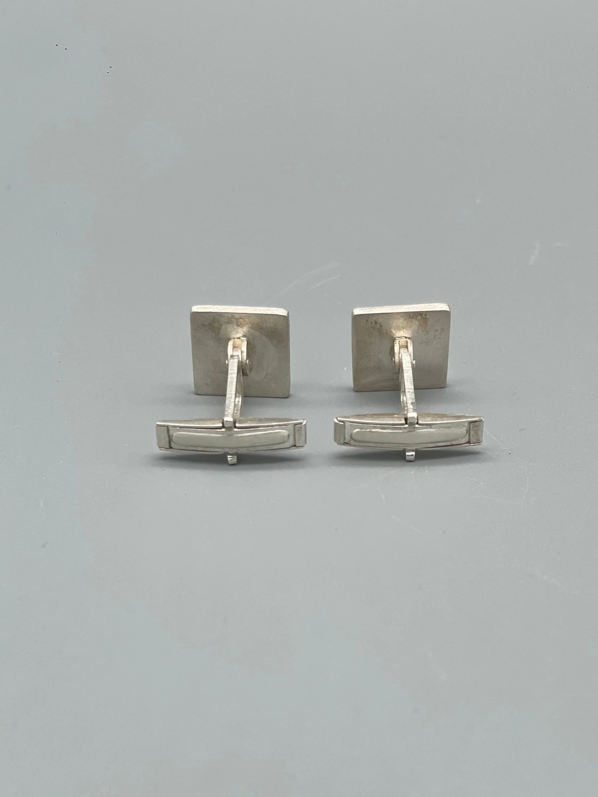 Gemelli Square Crepundia in argento 925 opaco, design essenziale contemporaneo