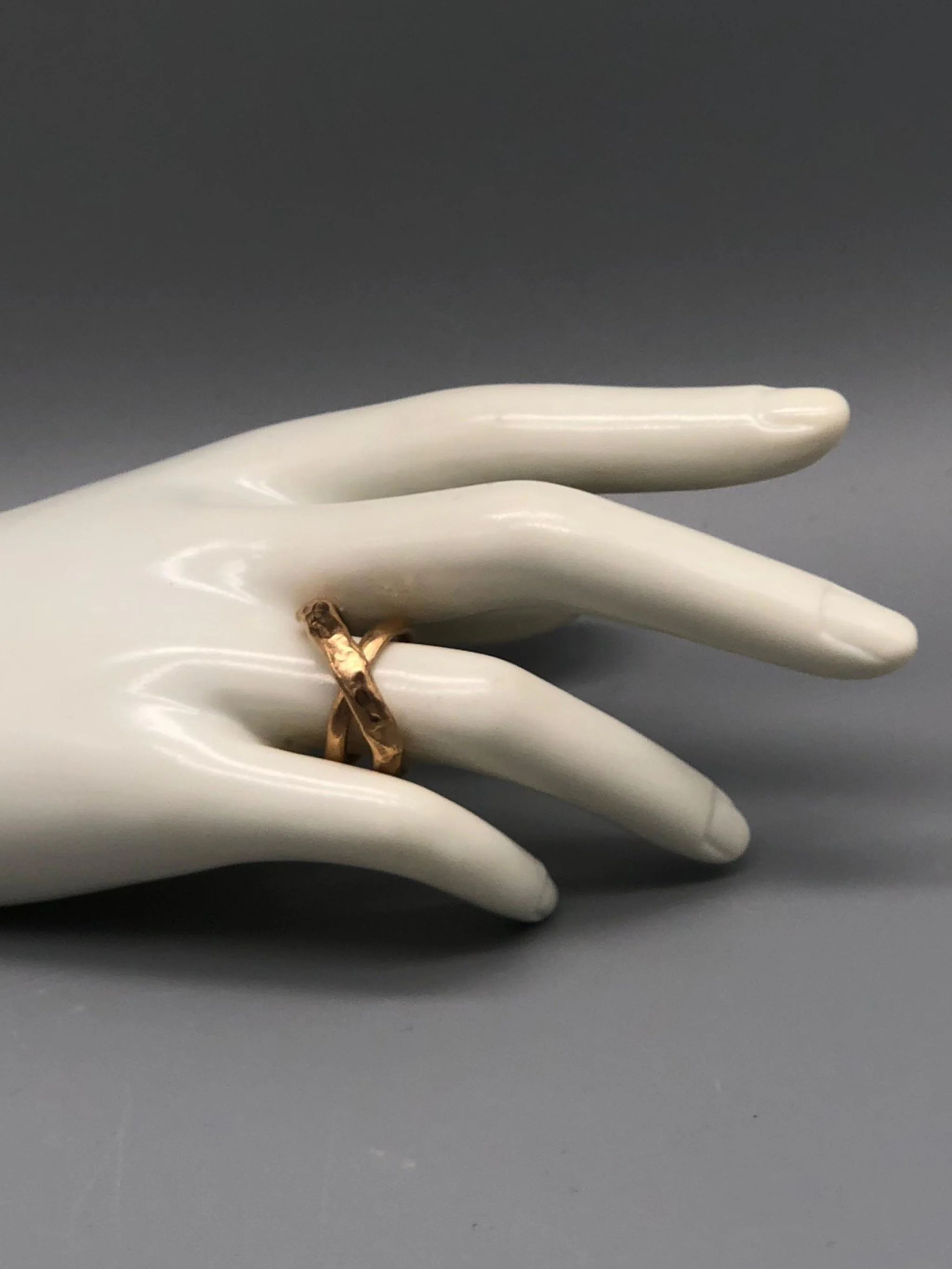 Anello Circle in bronzo di Floret Gioielli.