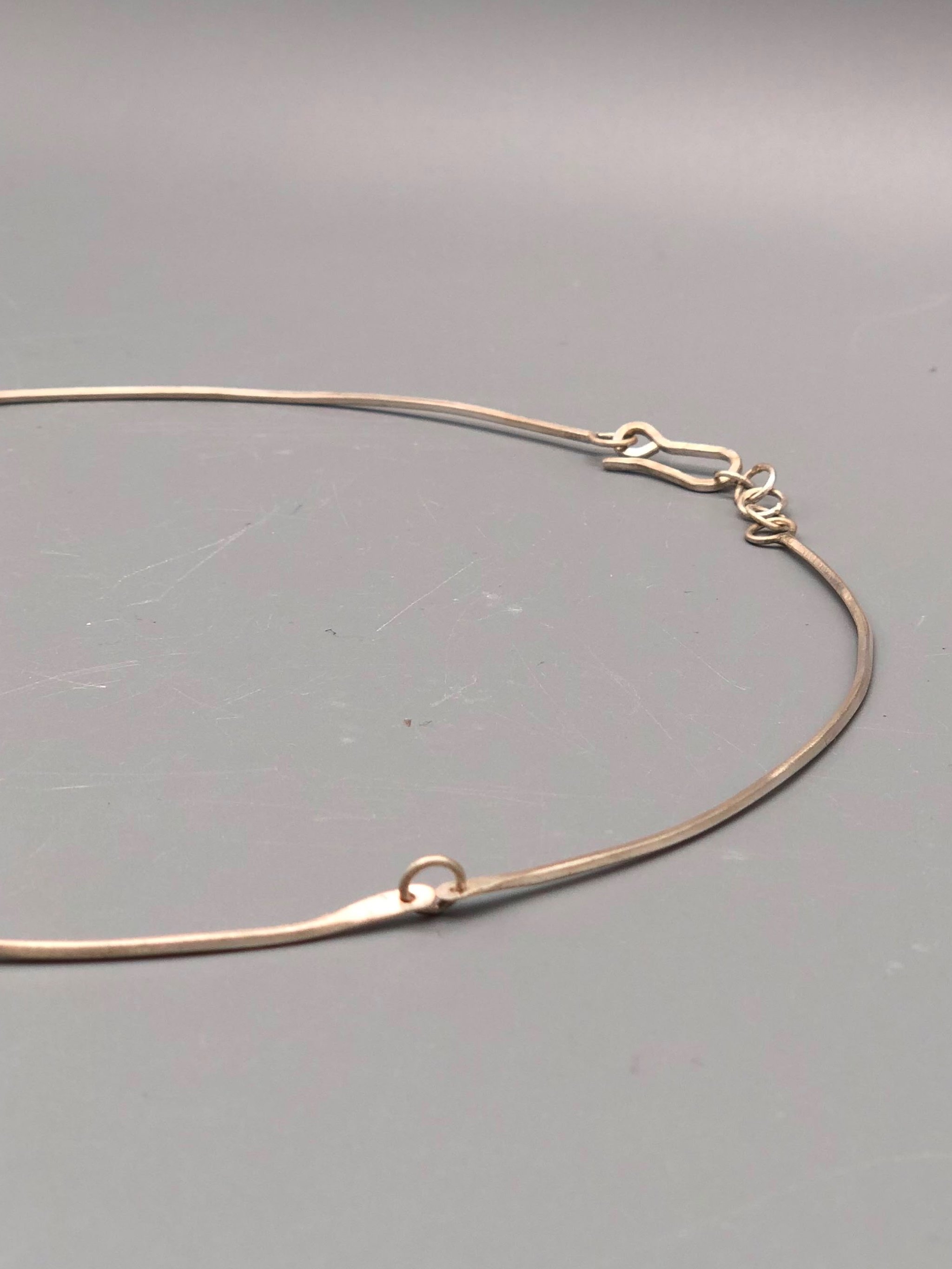 Collana Linea .Essentia in argento 925, girocollo rigido artigianale Crepundia