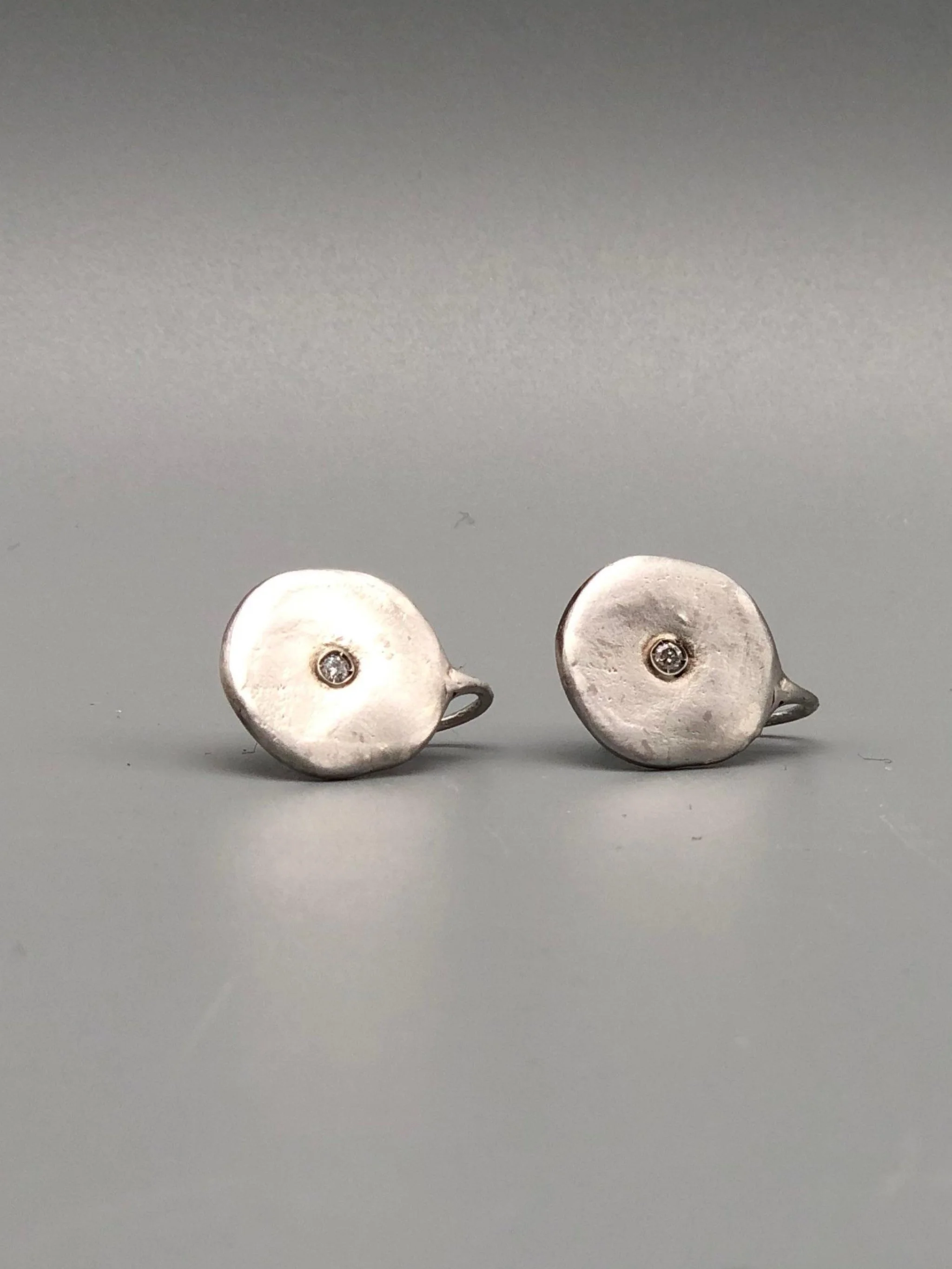 Metropolis earrings in sterling silver with small diamonds, contemporary handcrafted jewelry, Crepundia Gioielli Bologna