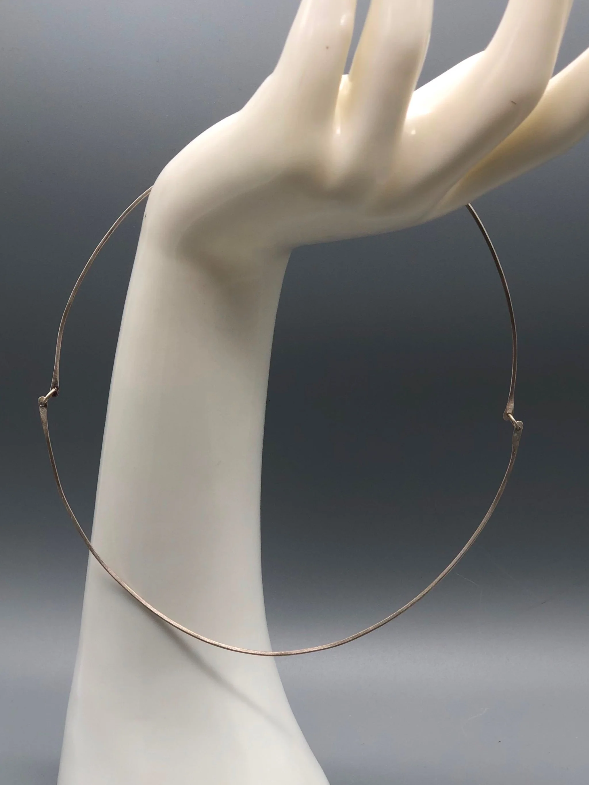 Collana Linea .Essentia in argento 925, girocollo rigido artigianale Crepundia