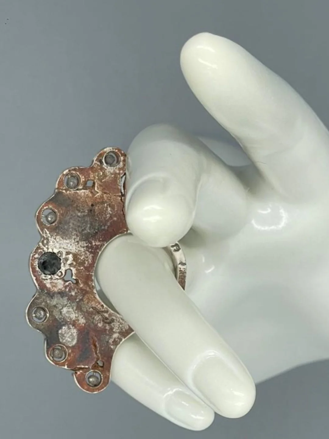 Marco Mangàni per Crepundia Gioielli Bologna. Anello in oro e diamante grezzo