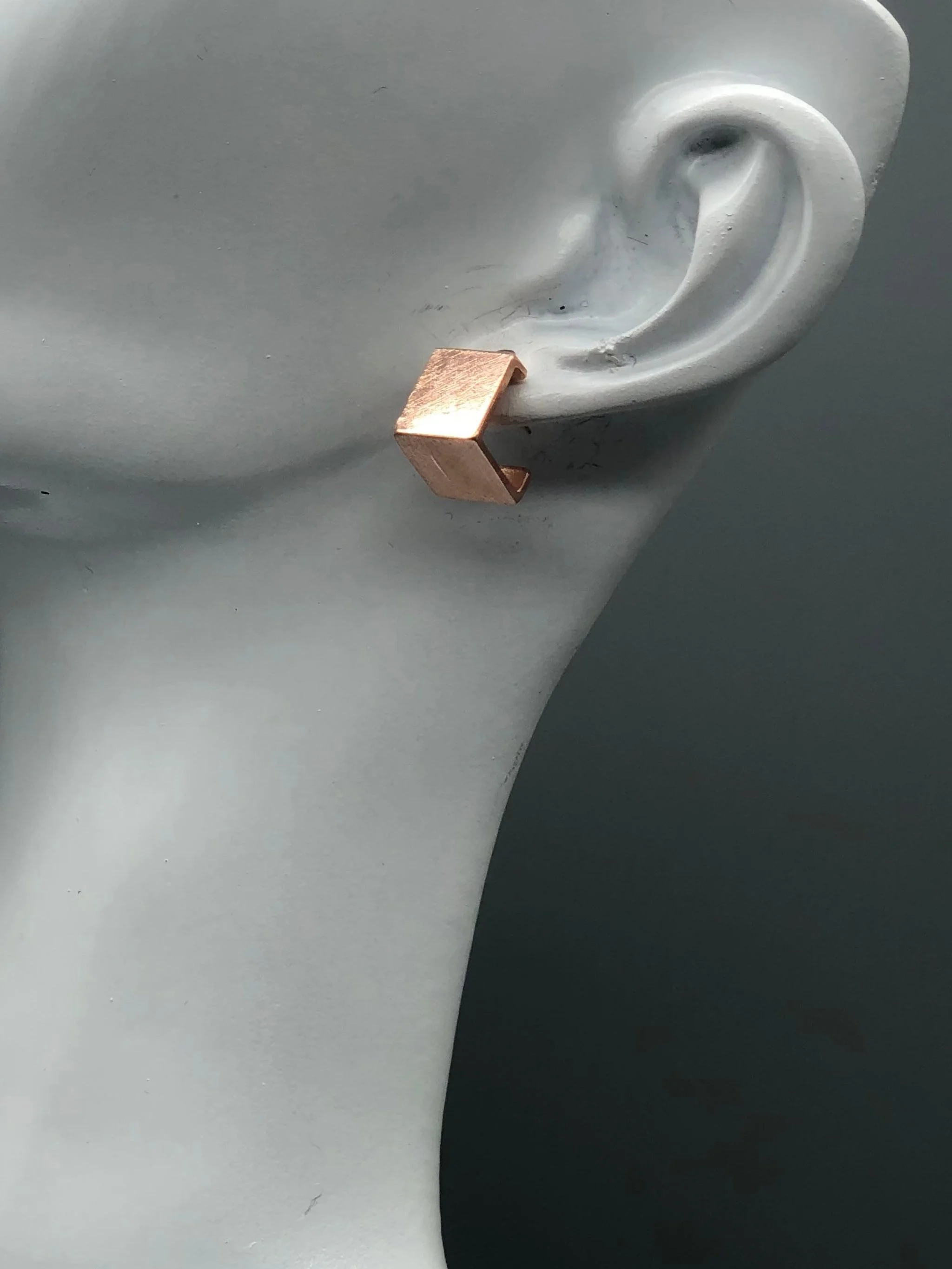EL Gioielli Cubo Small earrings in yellow gold plated bronze and rose gold plated bronze, geometric contemporary earrings — Crepundia Gioielli Bologna
