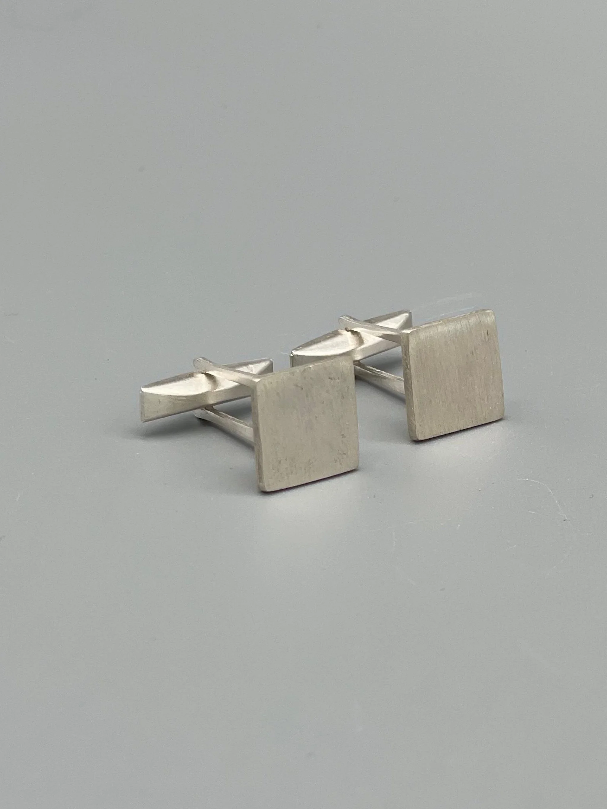 Gemelli Square Crepundia in argento 925 opaco, design essenziale contemporaneo