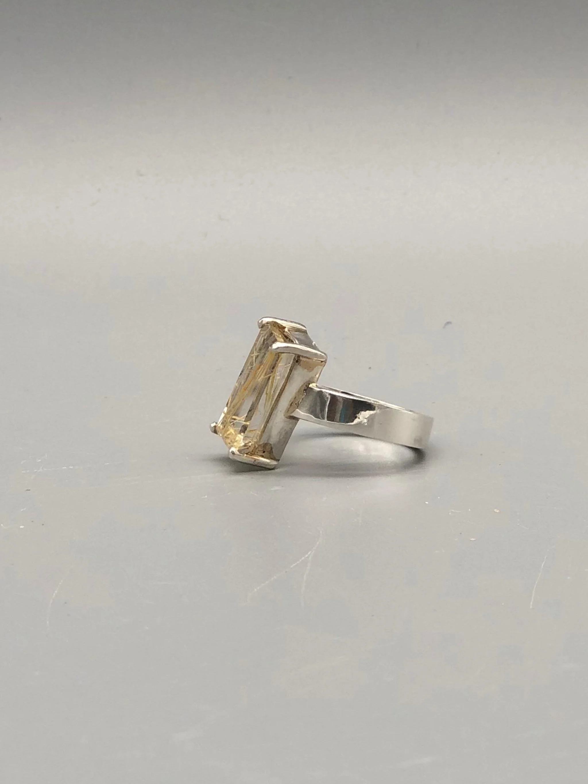 Rutilated quartz ring in sterling silver by Ariadna Segafredo for Crepundia Gioielli