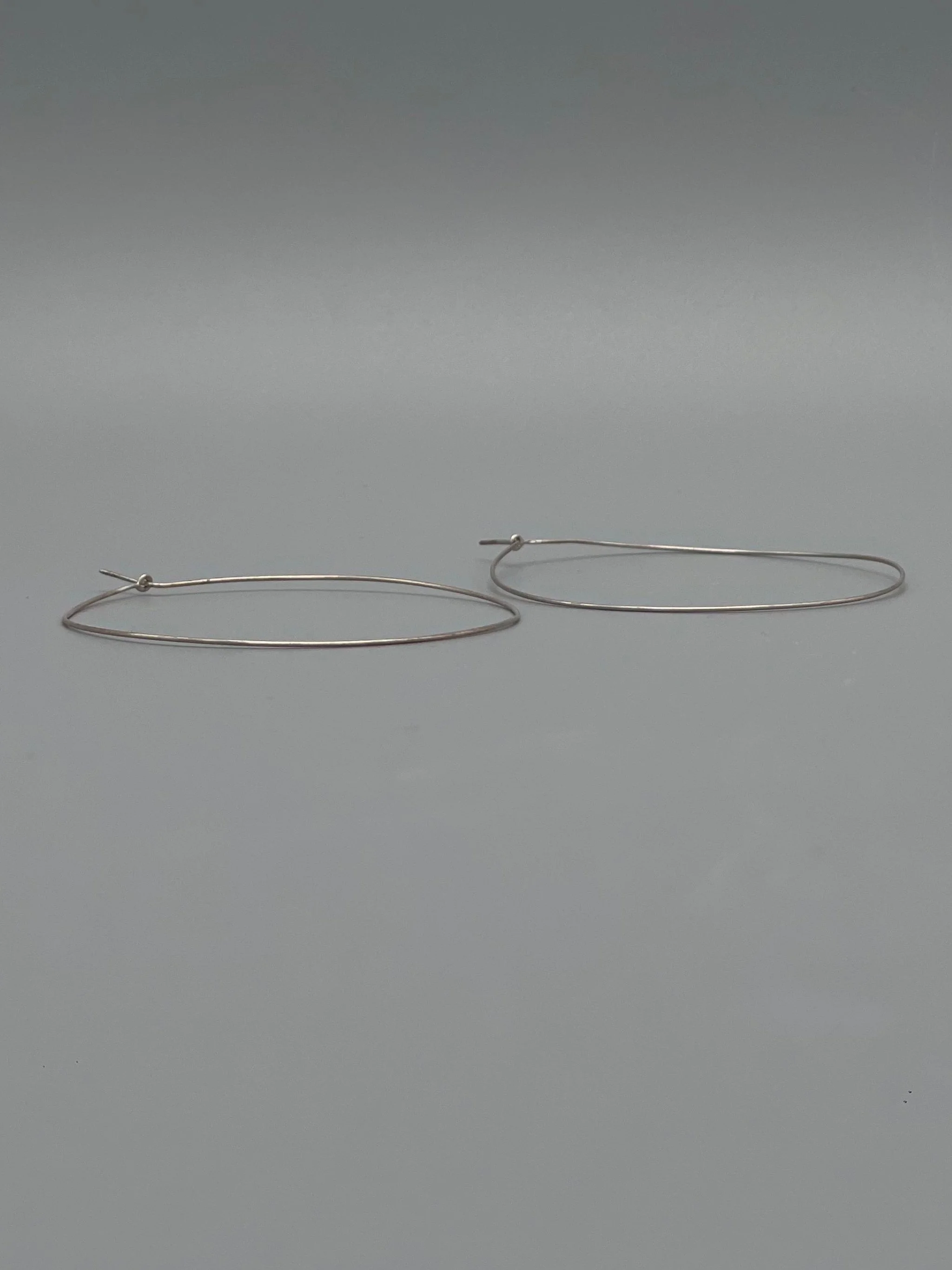 Minimal Hoops Crepundia in argento 925, design contemporaneo