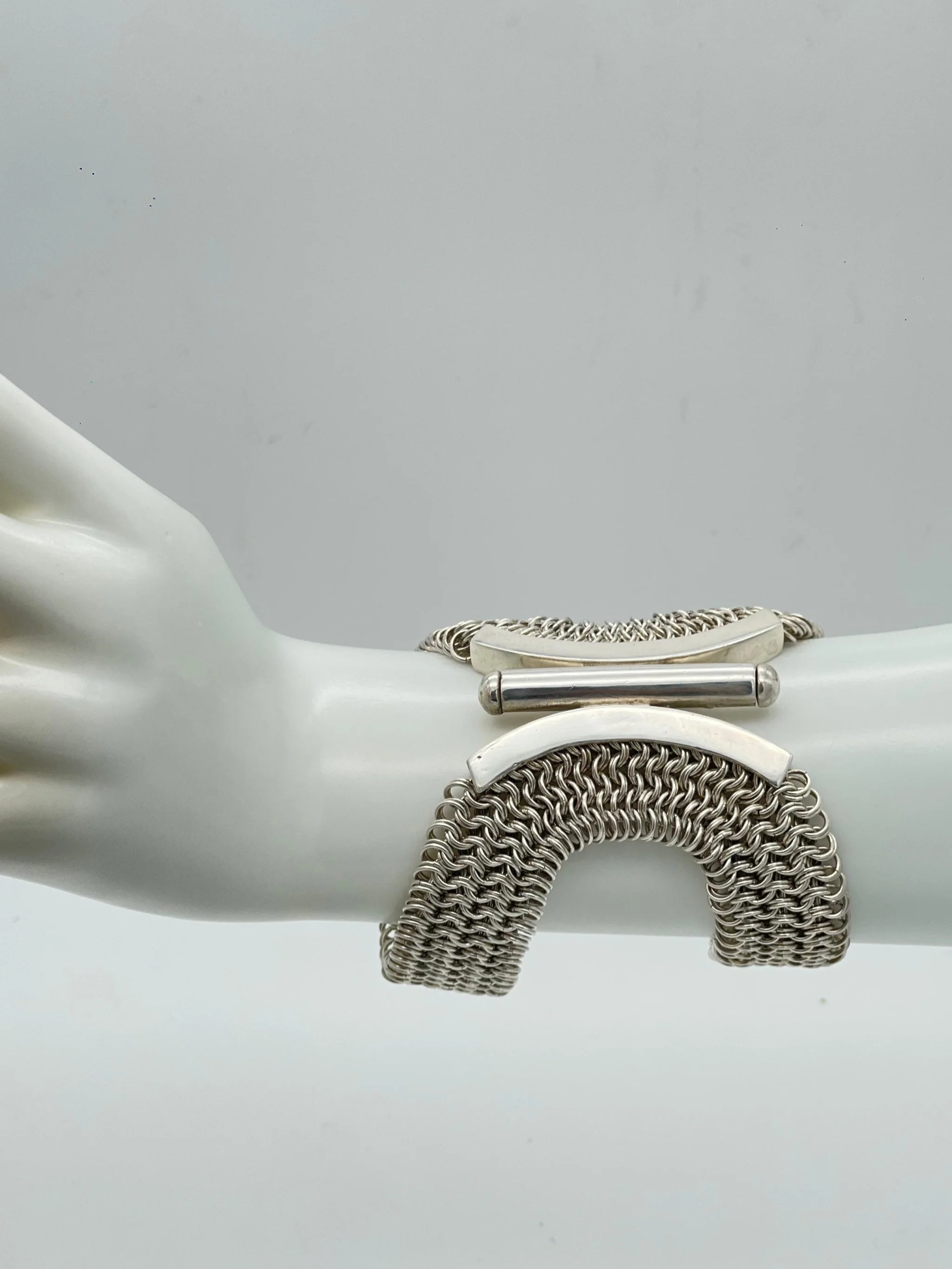 Sterling silver sculptural bracelet by Ariadna Segafredo for Crepundia Gioielli Bologna, wide woven chain with rigid elements, contemporary statement piece