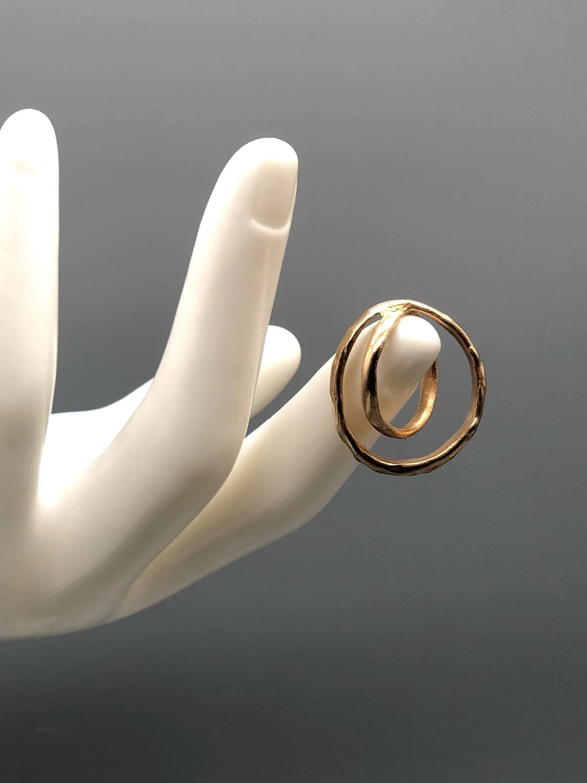 Anello Circle in bronzo di Floret Gioielli.