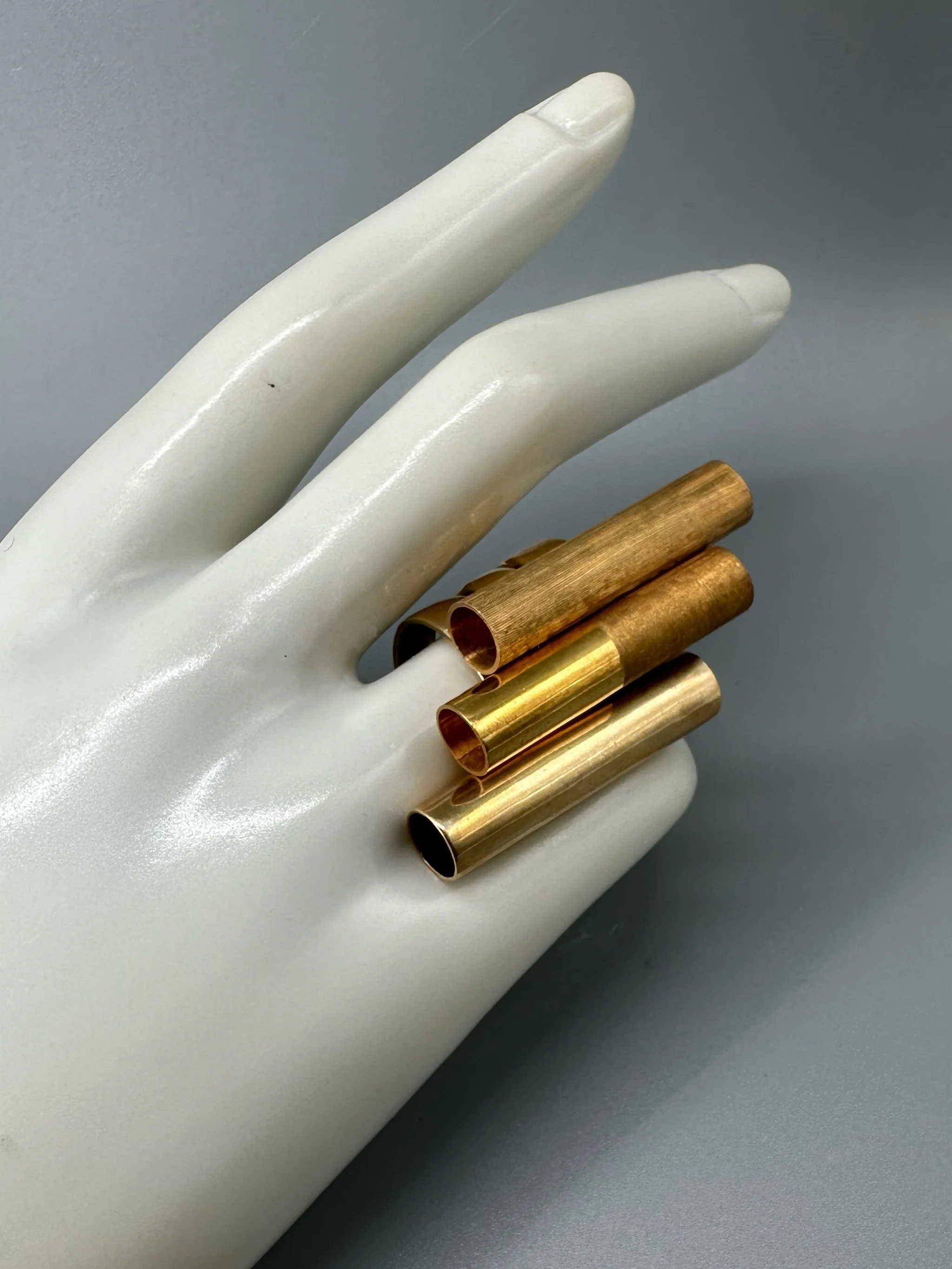 HoAsen Jewelry The Dual Sparkling Tube Ring in gilded sterling silver with partially satin finish — Crepundia Gioielli Bologna