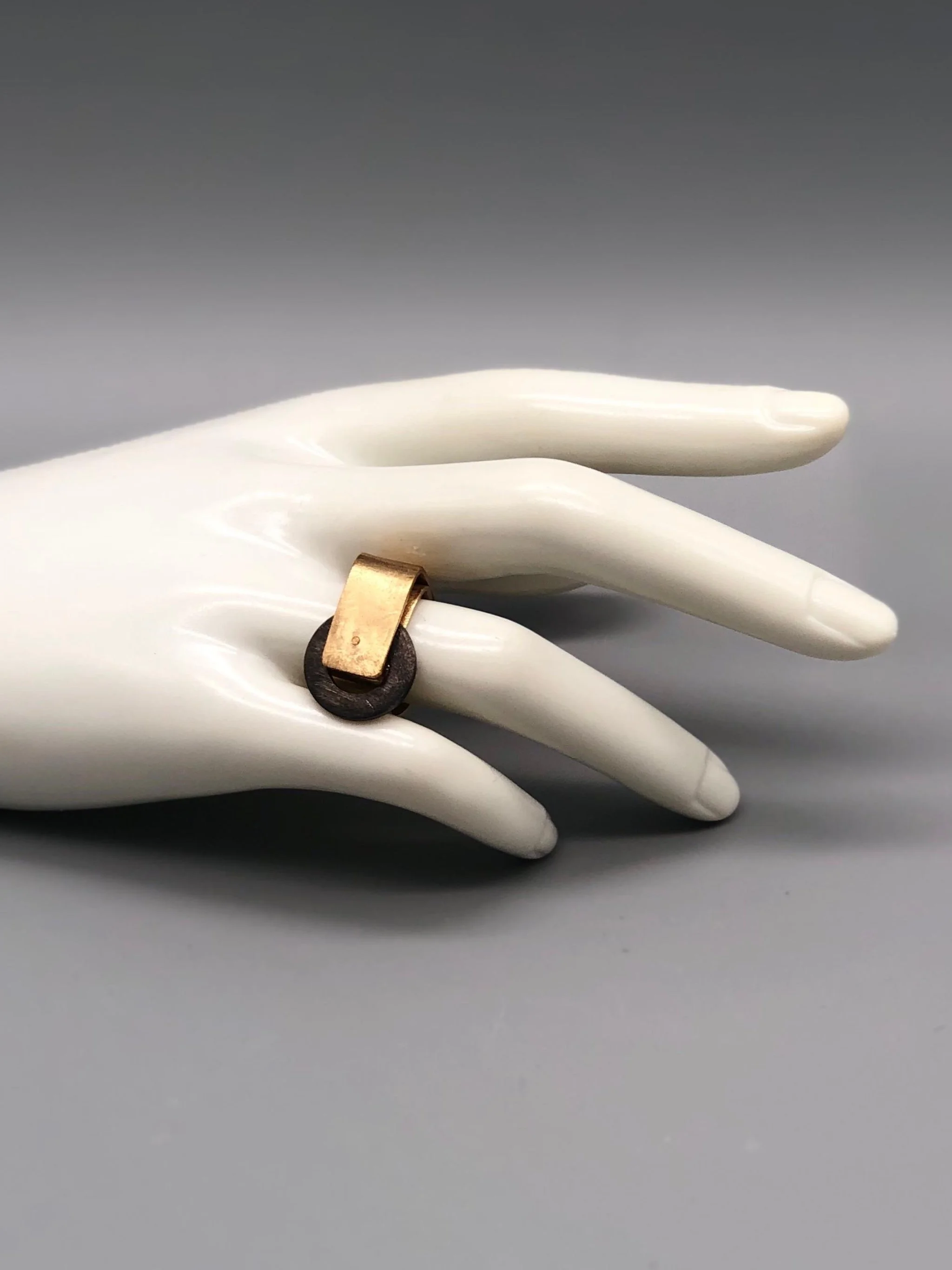 EL Gioielli bronze ring with 18k rose gold plating, contemporary design ring – Crepundia Gioielli Bologna