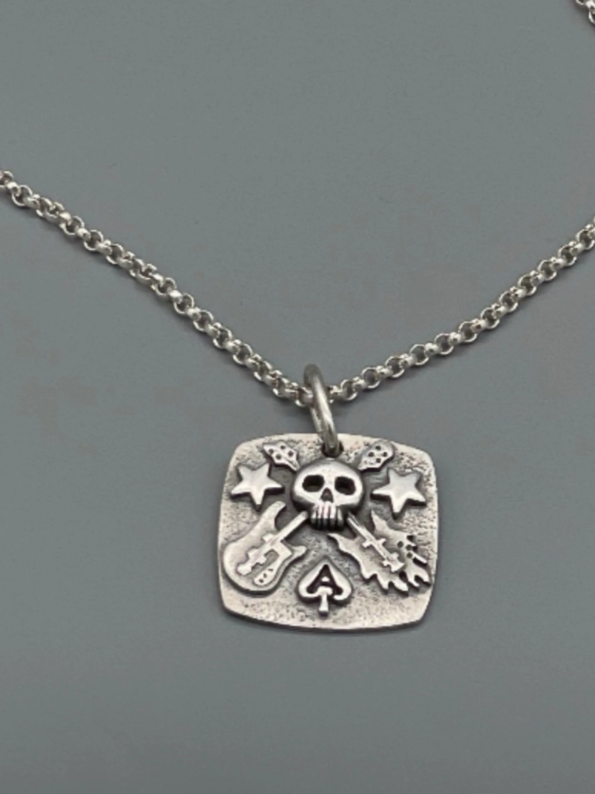 Sonja Markhoff The Ace of Spades Tribute to Rock pendant in sterling silver, rock-inspired contemporary jewelry by Crepundia Gioielli Bologna