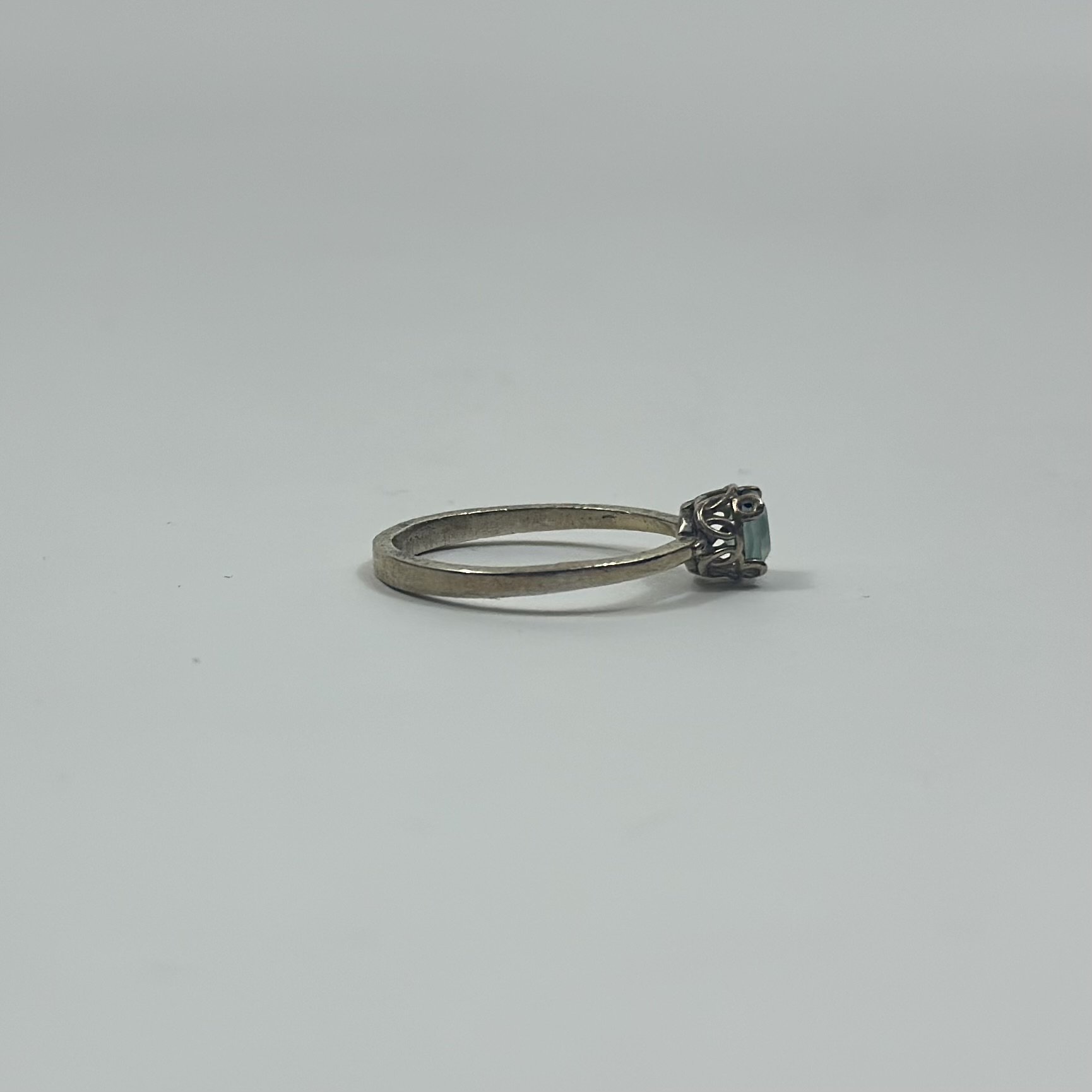 Anello Aime Moi in argento 925 con calcedonio. Contemporah