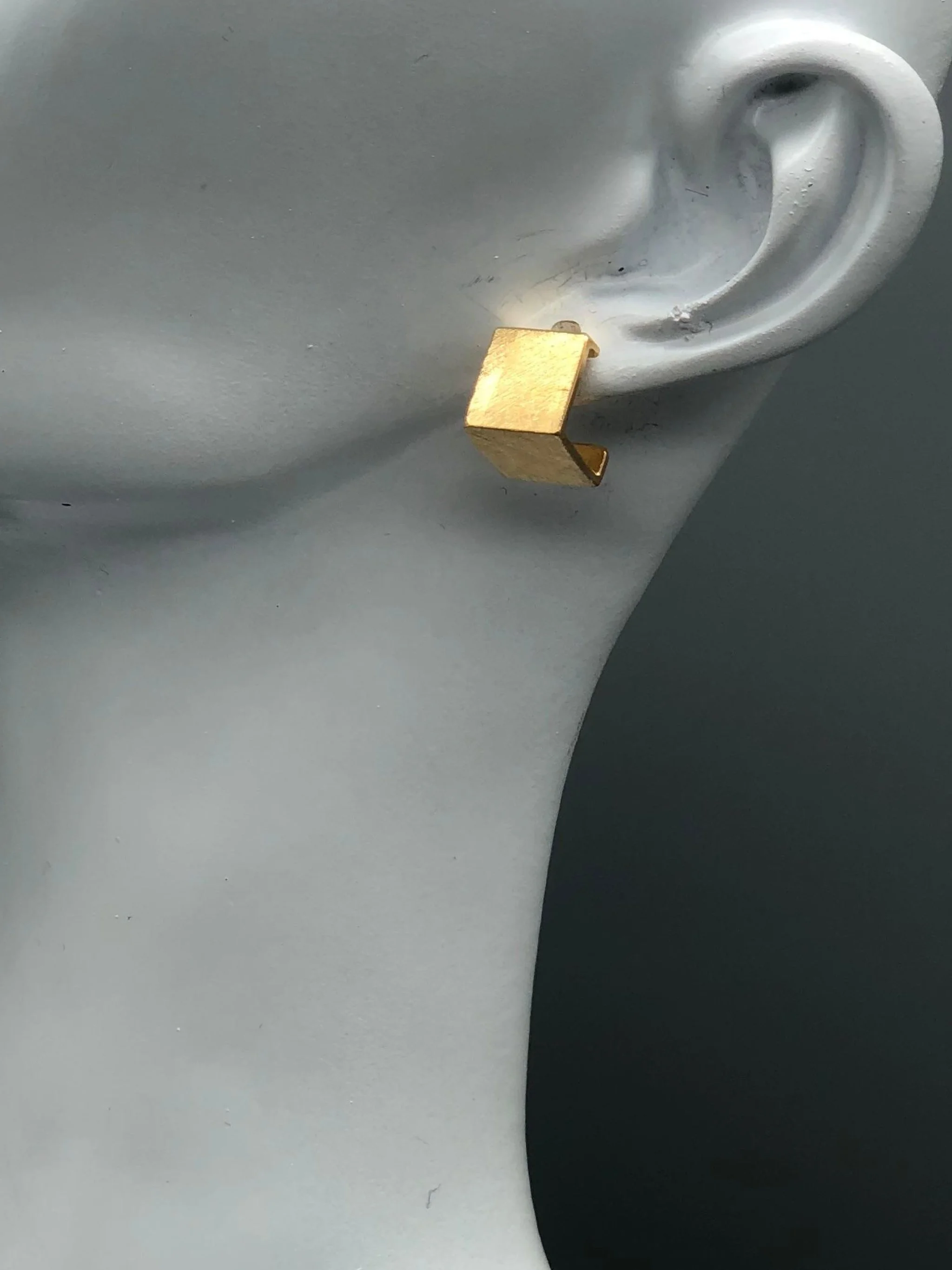 EL Gioielli Cubo Small earrings in yellow gold plated bronze and rose gold plated bronze, geometric contemporary earrings — Crepundia Gioielli Bologna