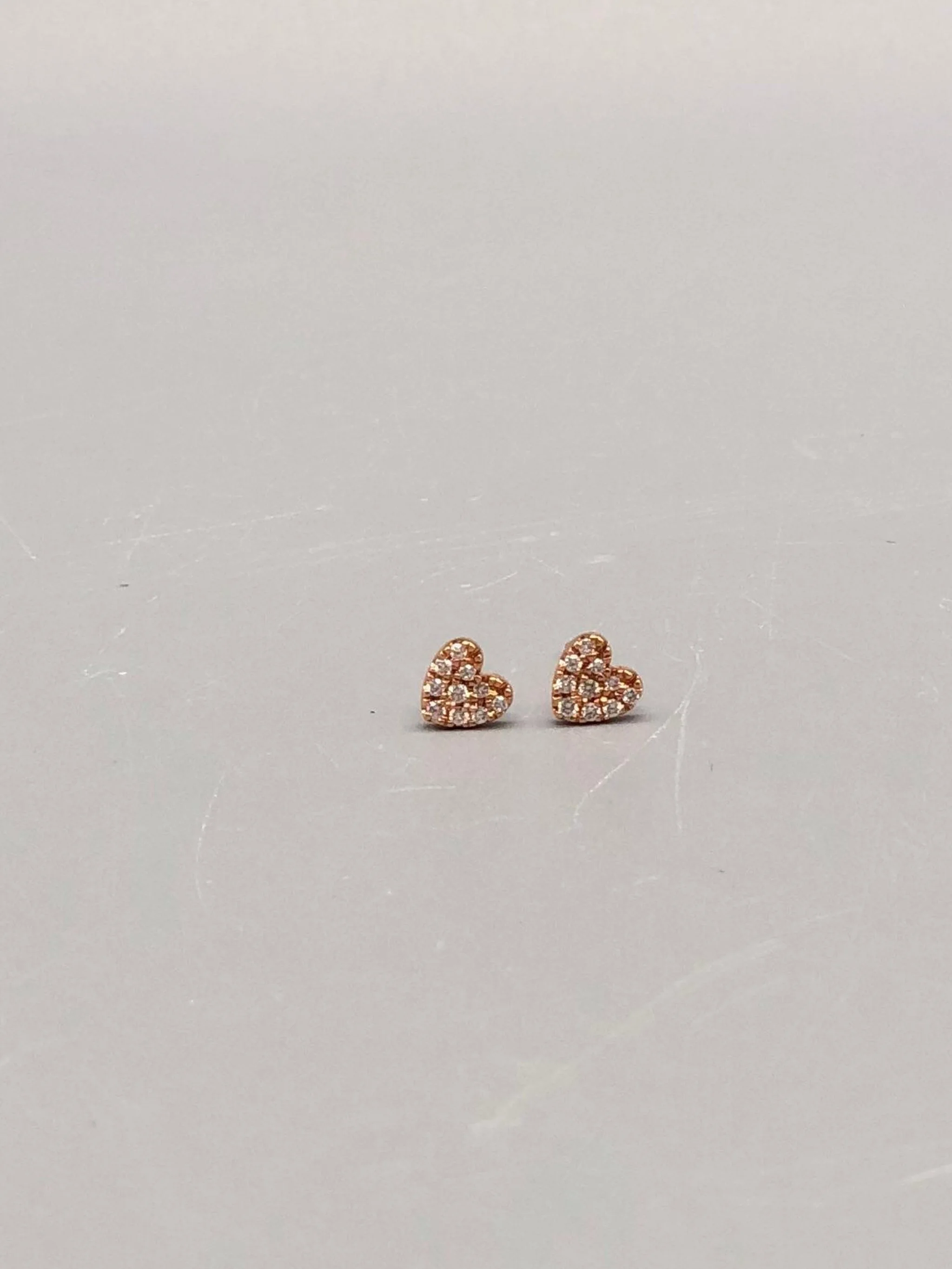Crepundia Tiny Hearts earrings in rose gold with diamond pavé, small hearts with an essential shape.