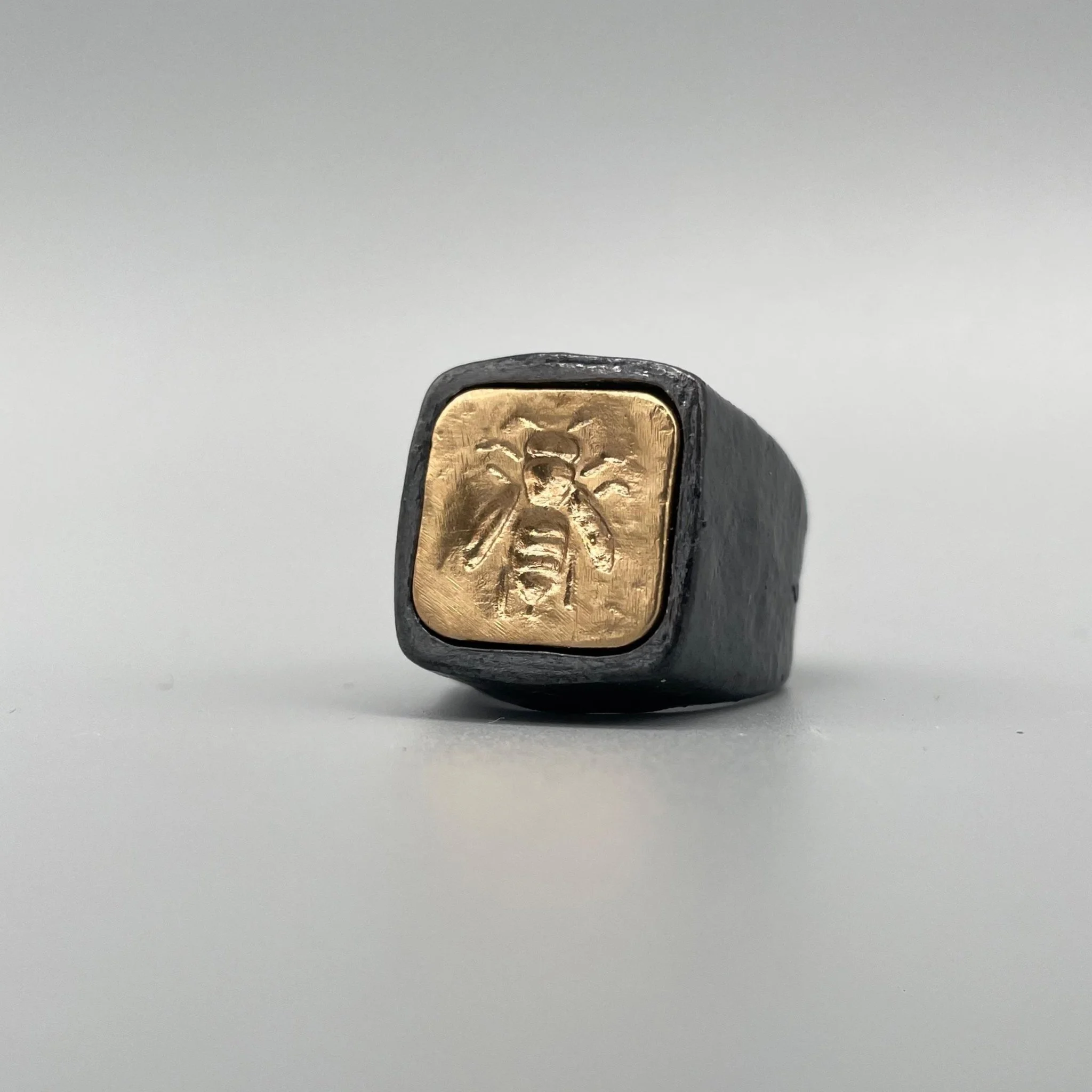 Per informazioni e ordini → WhatsApp