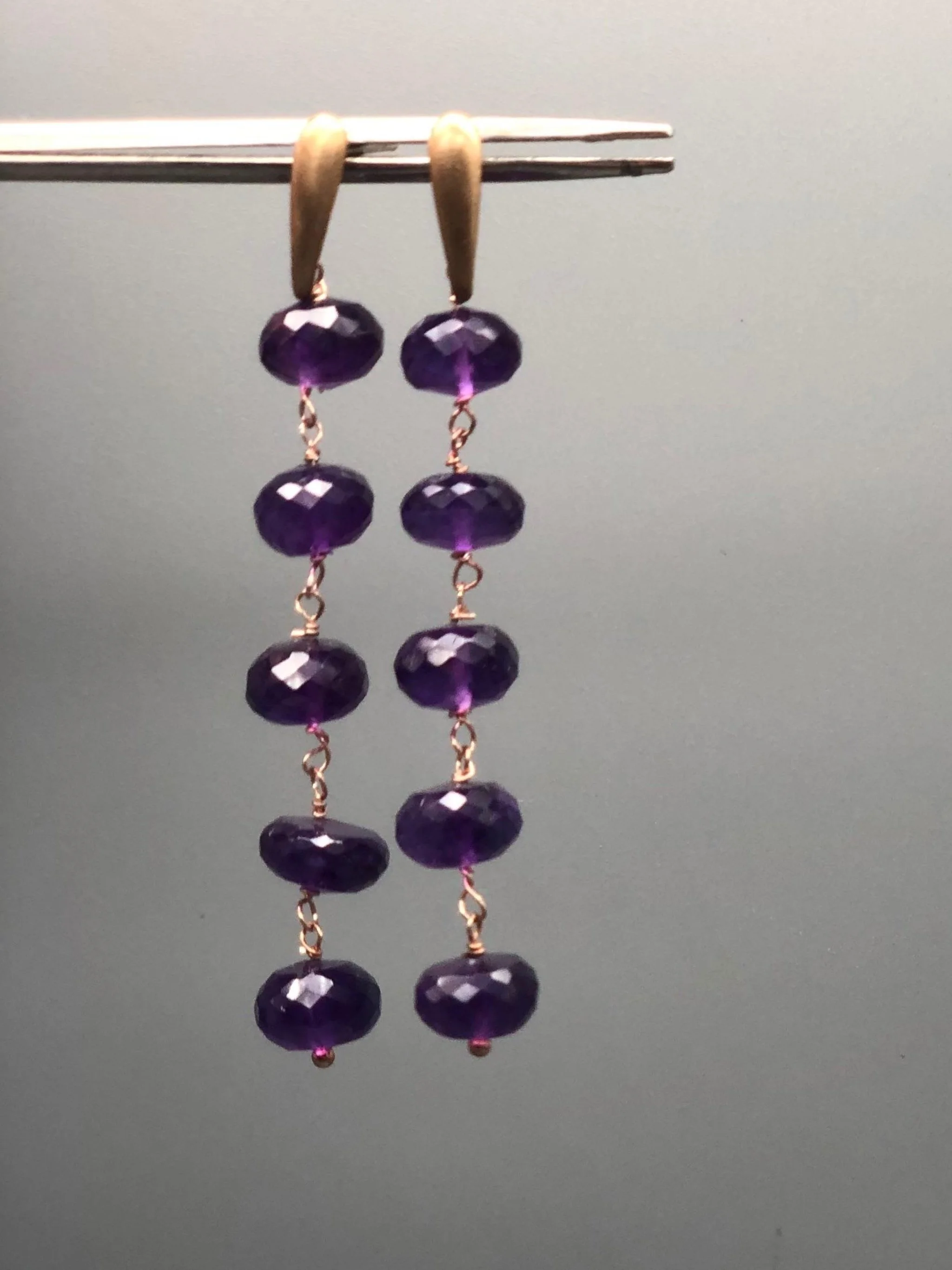 Still Drops 18 earrings by Crepundia Gioielli Bologna in bronze and faceted amethyst gemstones