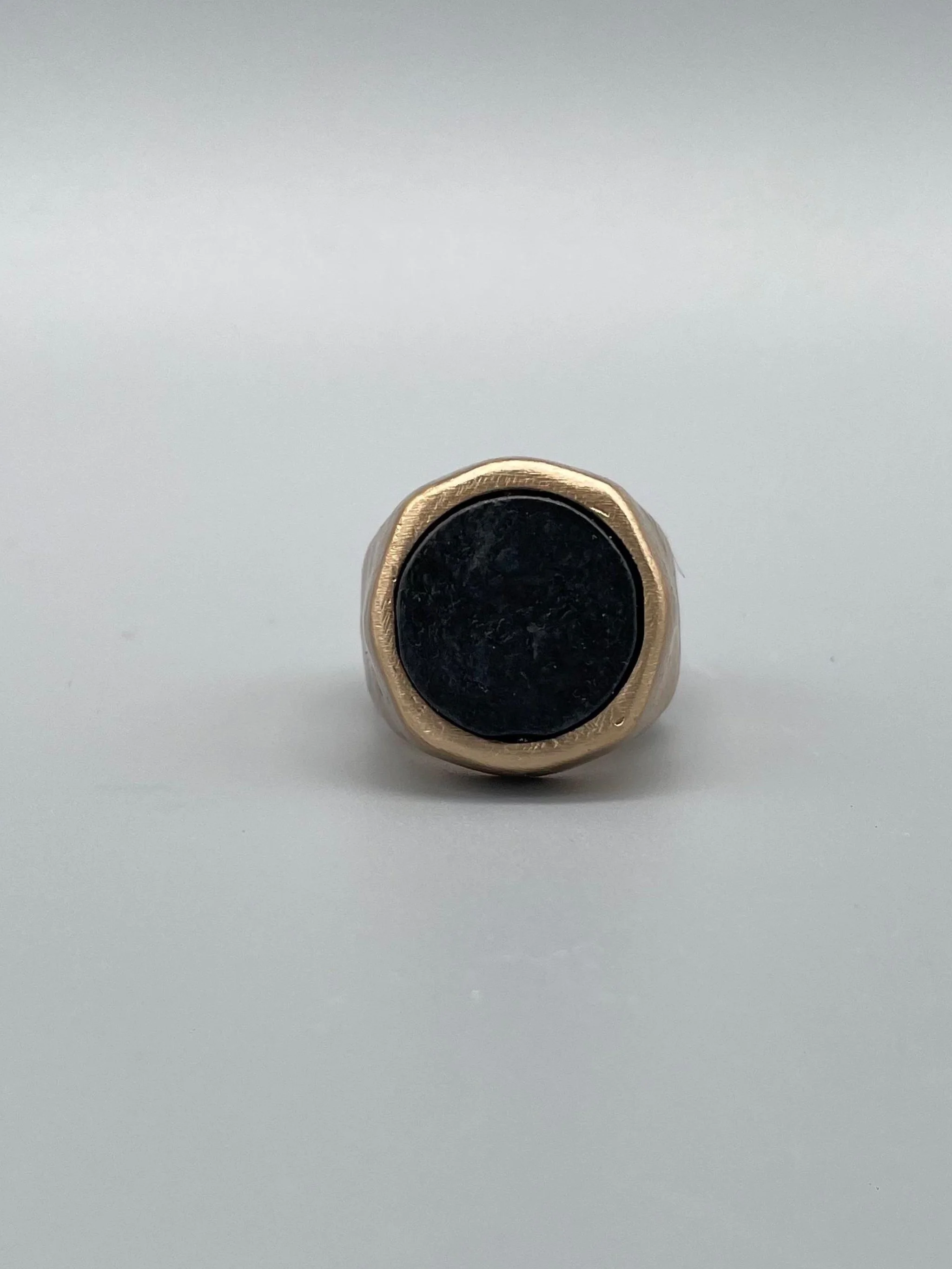 CōDICEDS bronze ring with raw silver interwoven motif and marble, Crepundia Gioielli Bologna