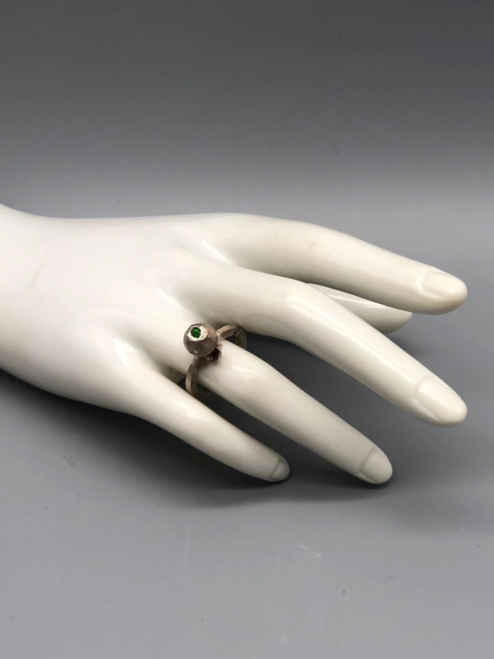 Contemporah Diamonds ring in oxidized 925 grey sterling silver with chromediopside, moonstone and Swarovski details. Contemporary sculptural ring photographed at Crepundia Gioielli Bologna.