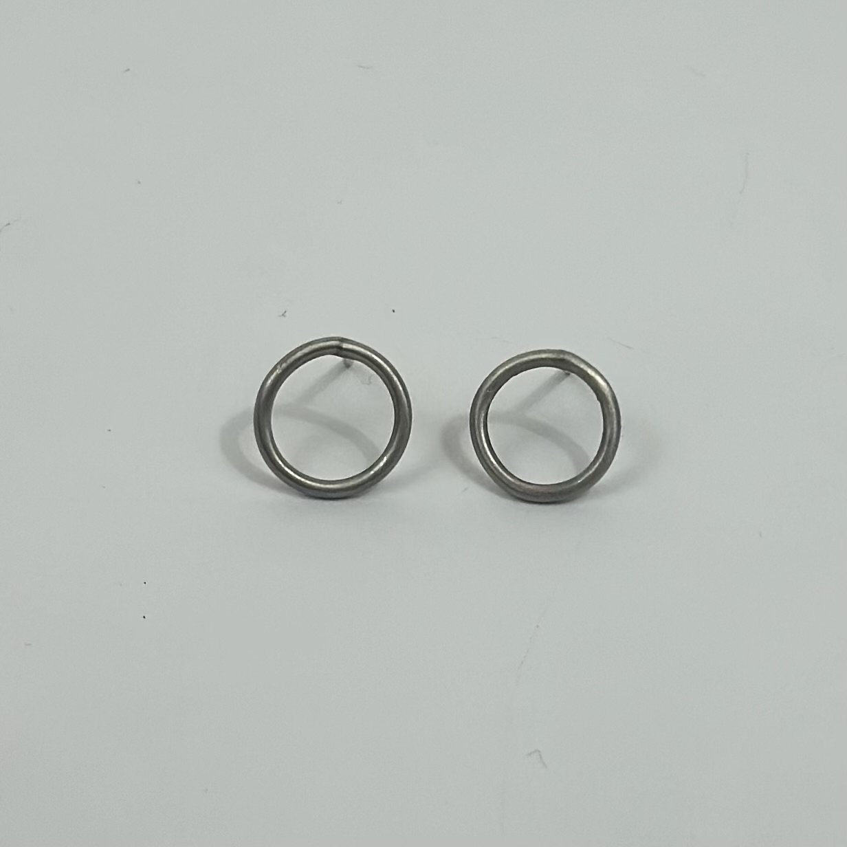 Orecchini Roundi in argento 925. Crepundia Gioielli
