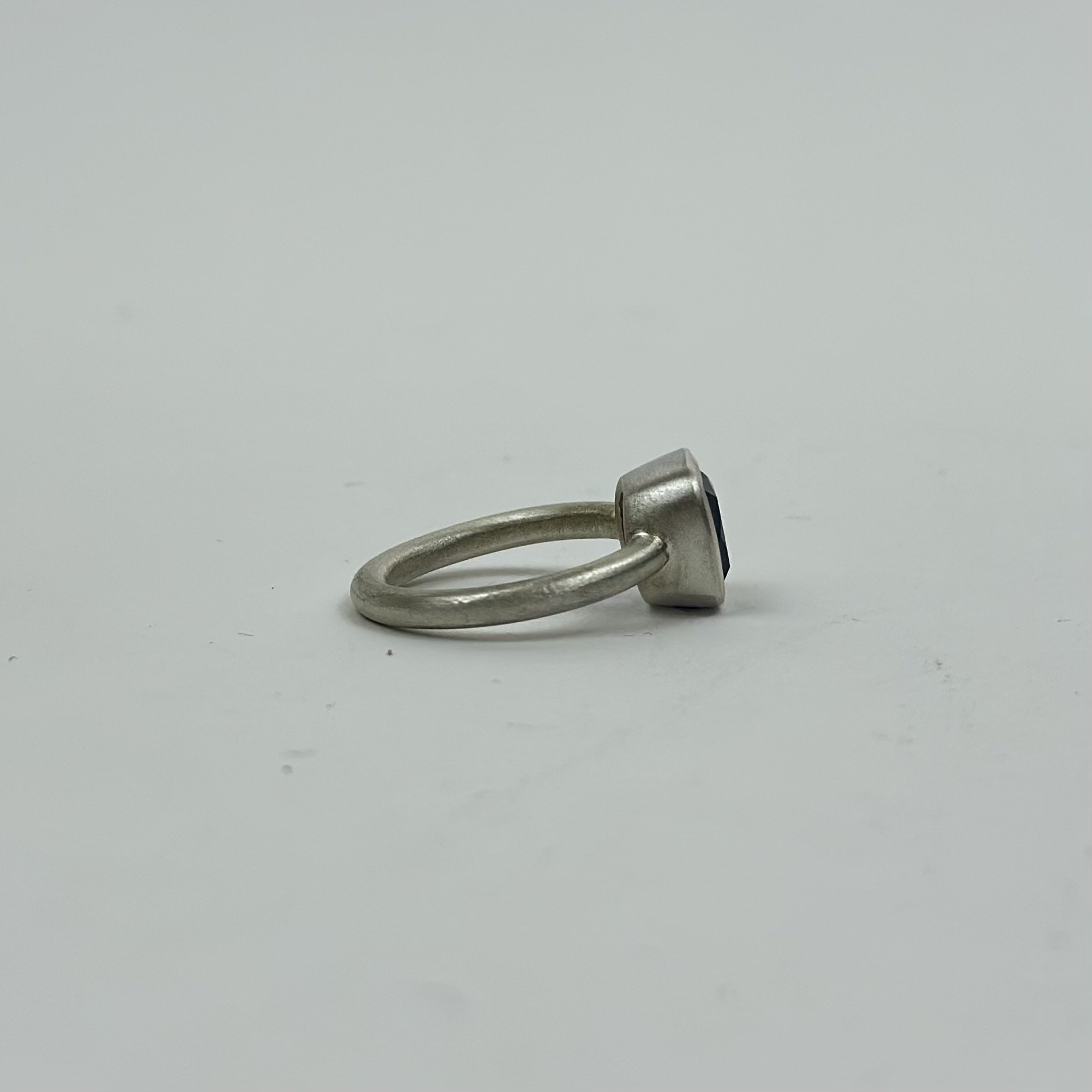 Anello Purple in White in argento 925 con ametista Crepundia Gioielli