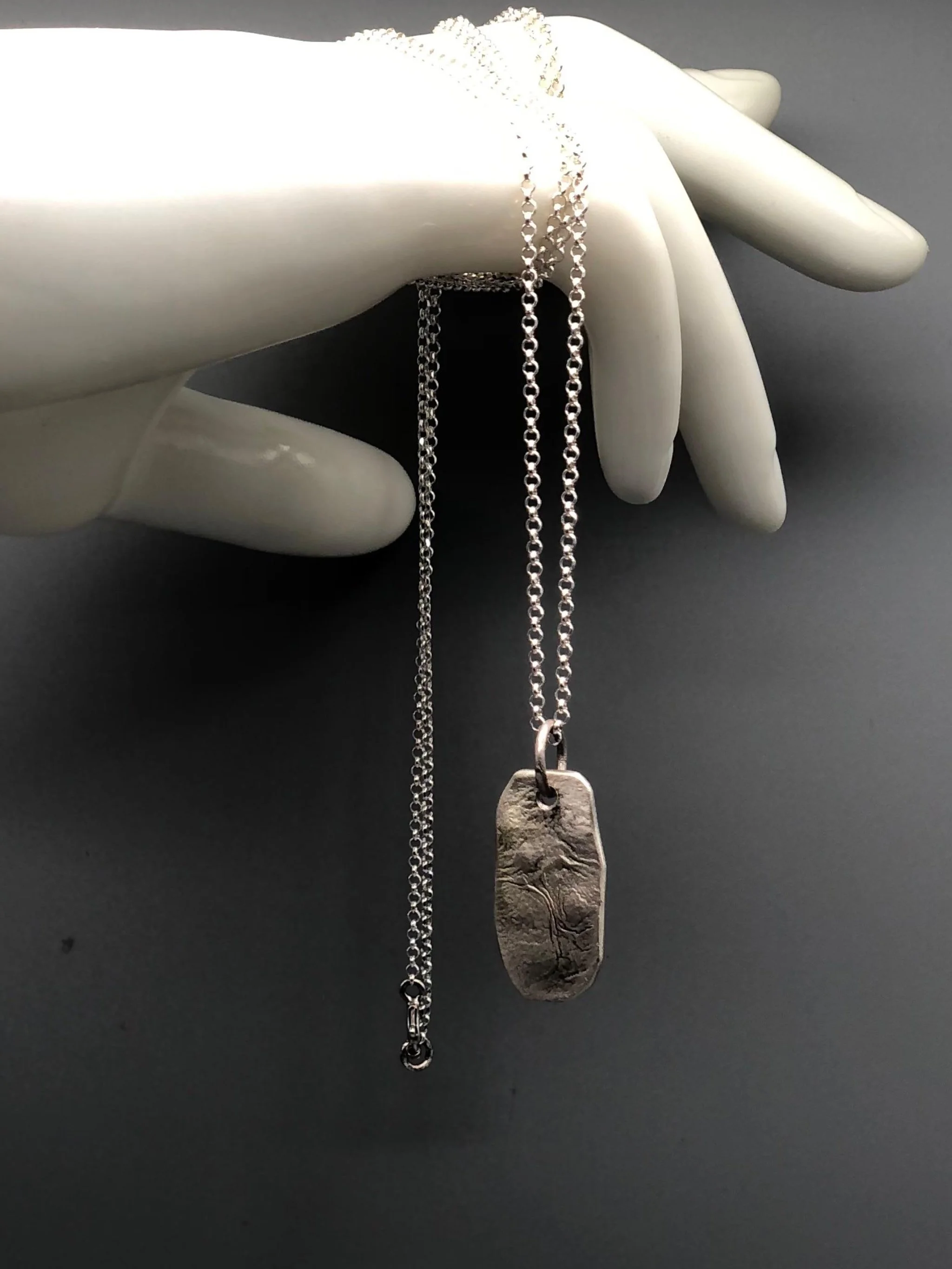 Essentia Fragment pendant in hammered sterling silver on chain — Crepundia Gioielli — Crepundia Bologna