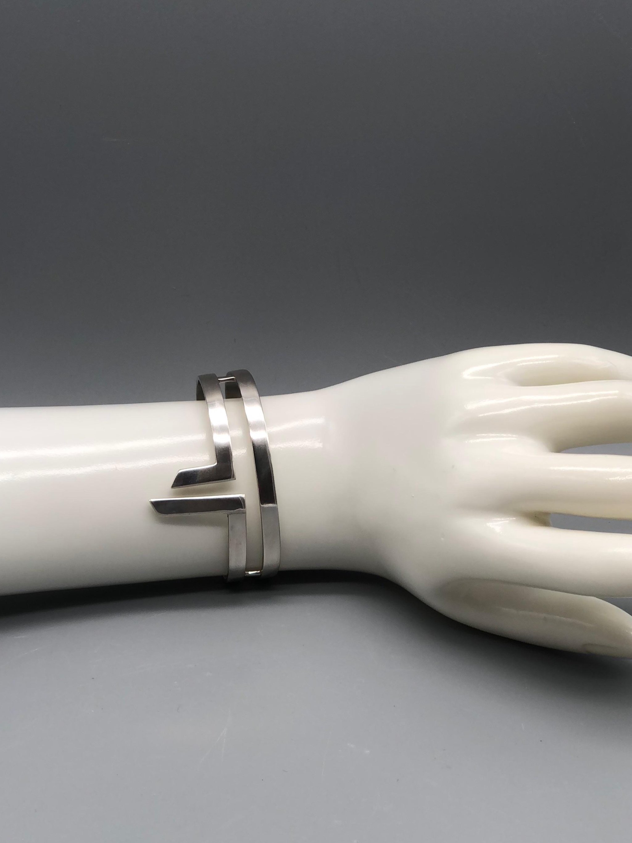 Sterling silver rigid cuff bracelet by Ariadna Segafredo for Crepundia Gioielli.